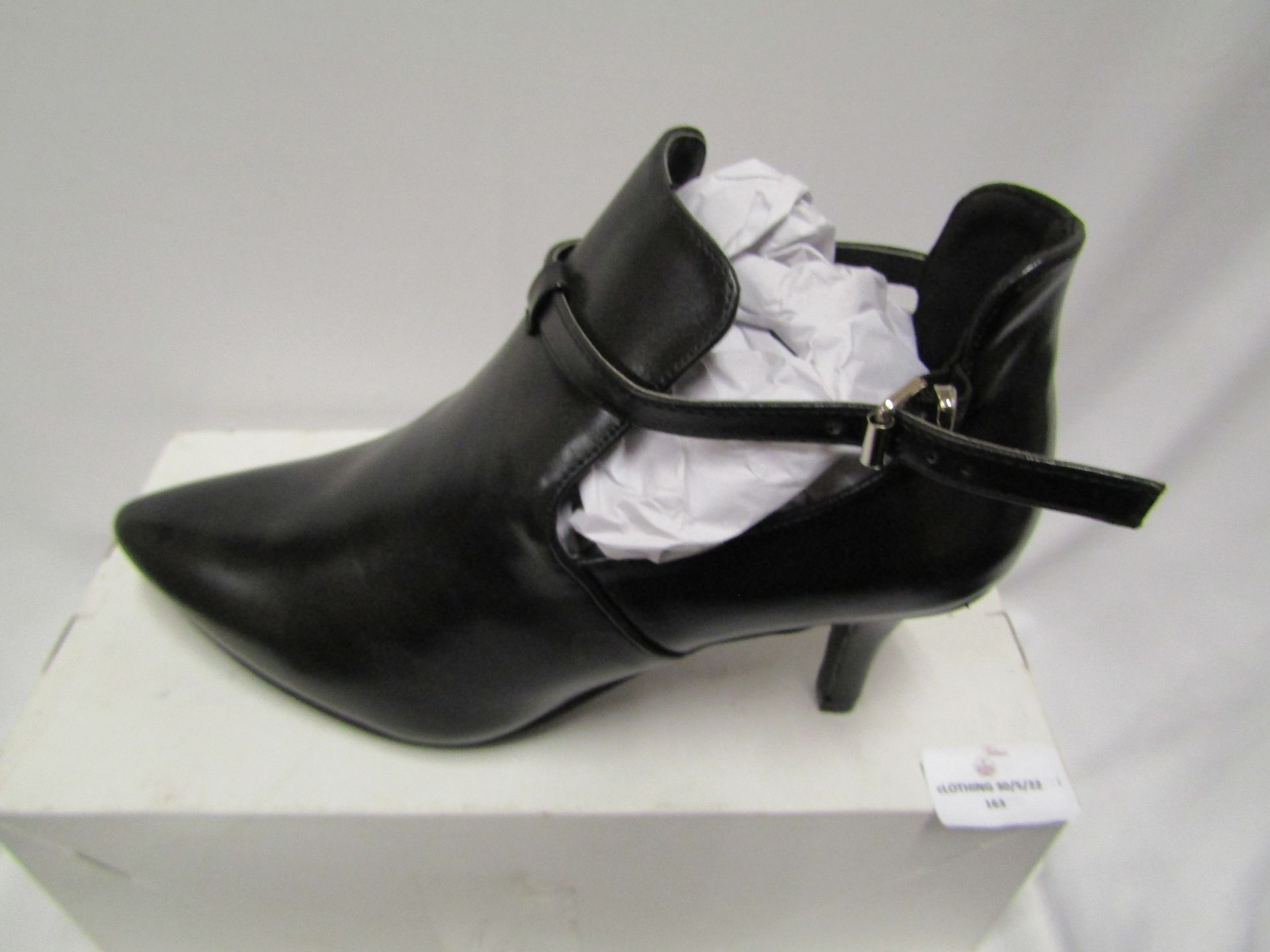 Body Flirt ladies Black leather heeled shoe, new size 7
