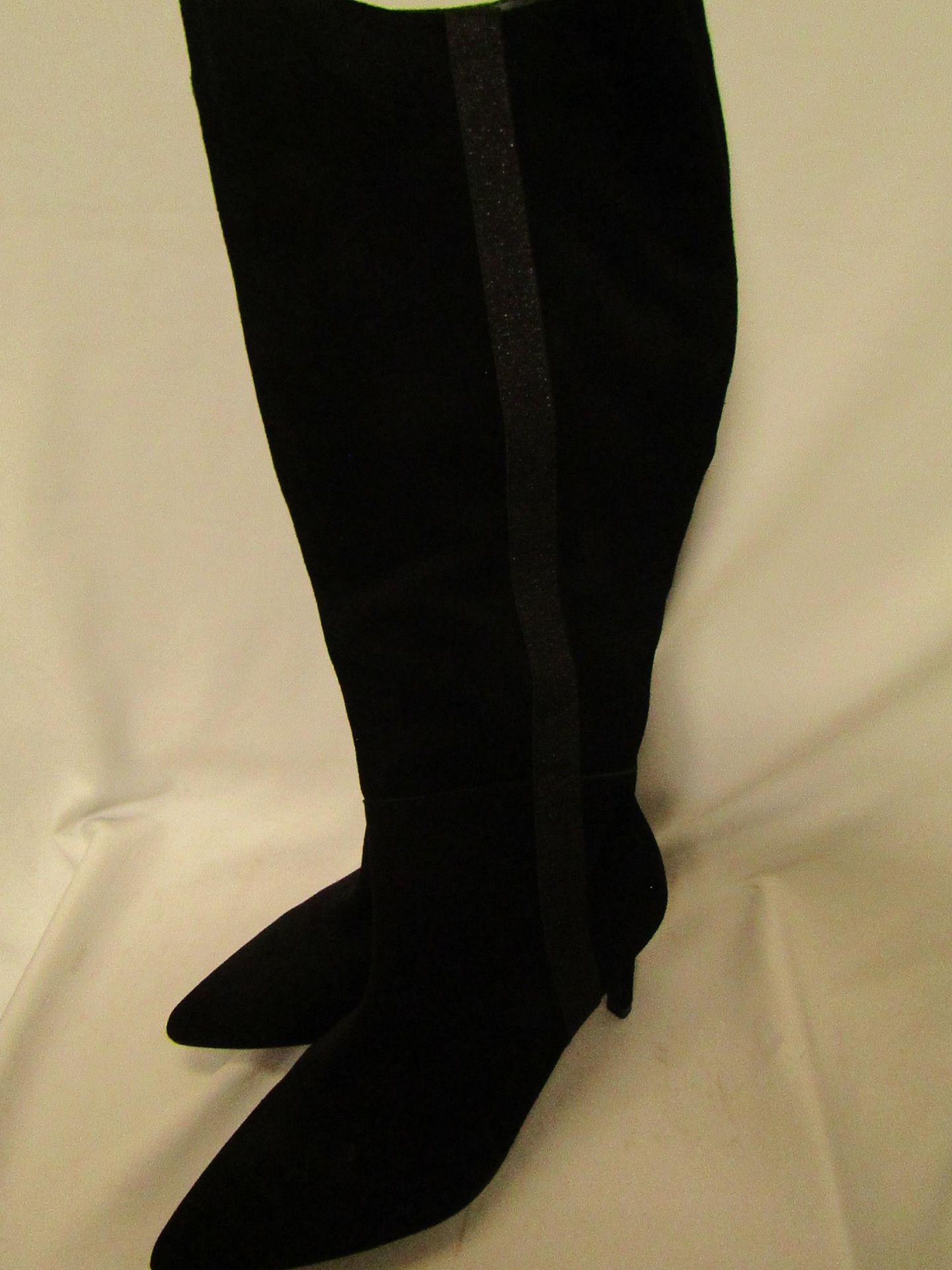 1 X Pair of Keleidoscope Suede Knee length Boots Size 6 EX Display No Box