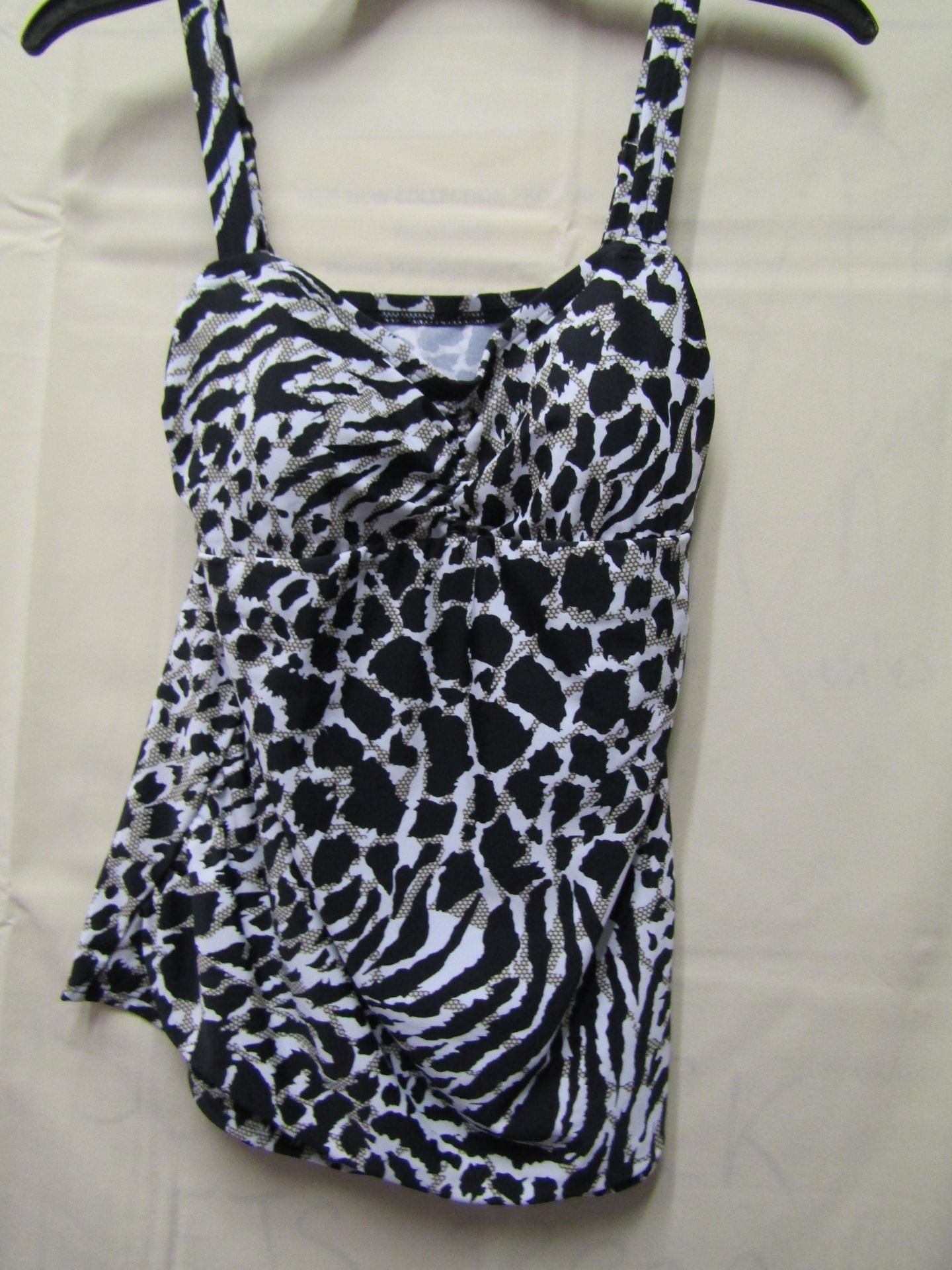 Feel Good Tankini Top Size 14B Looks Unworn