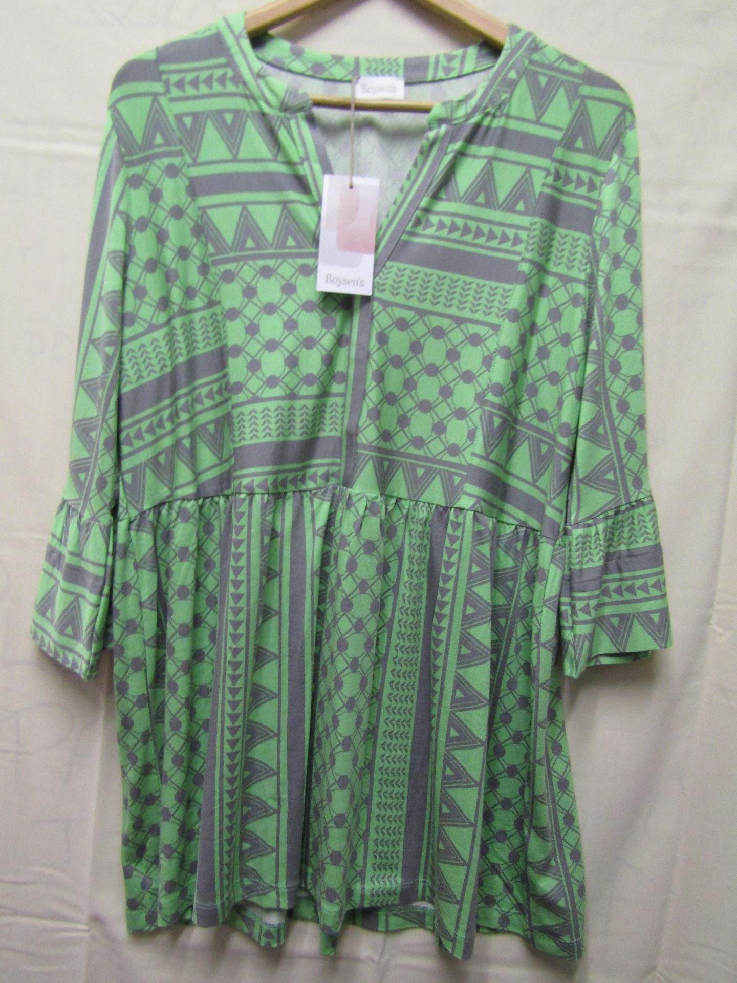 Boysen"s Ladies Top Green/Grey Size 18 New With Tags