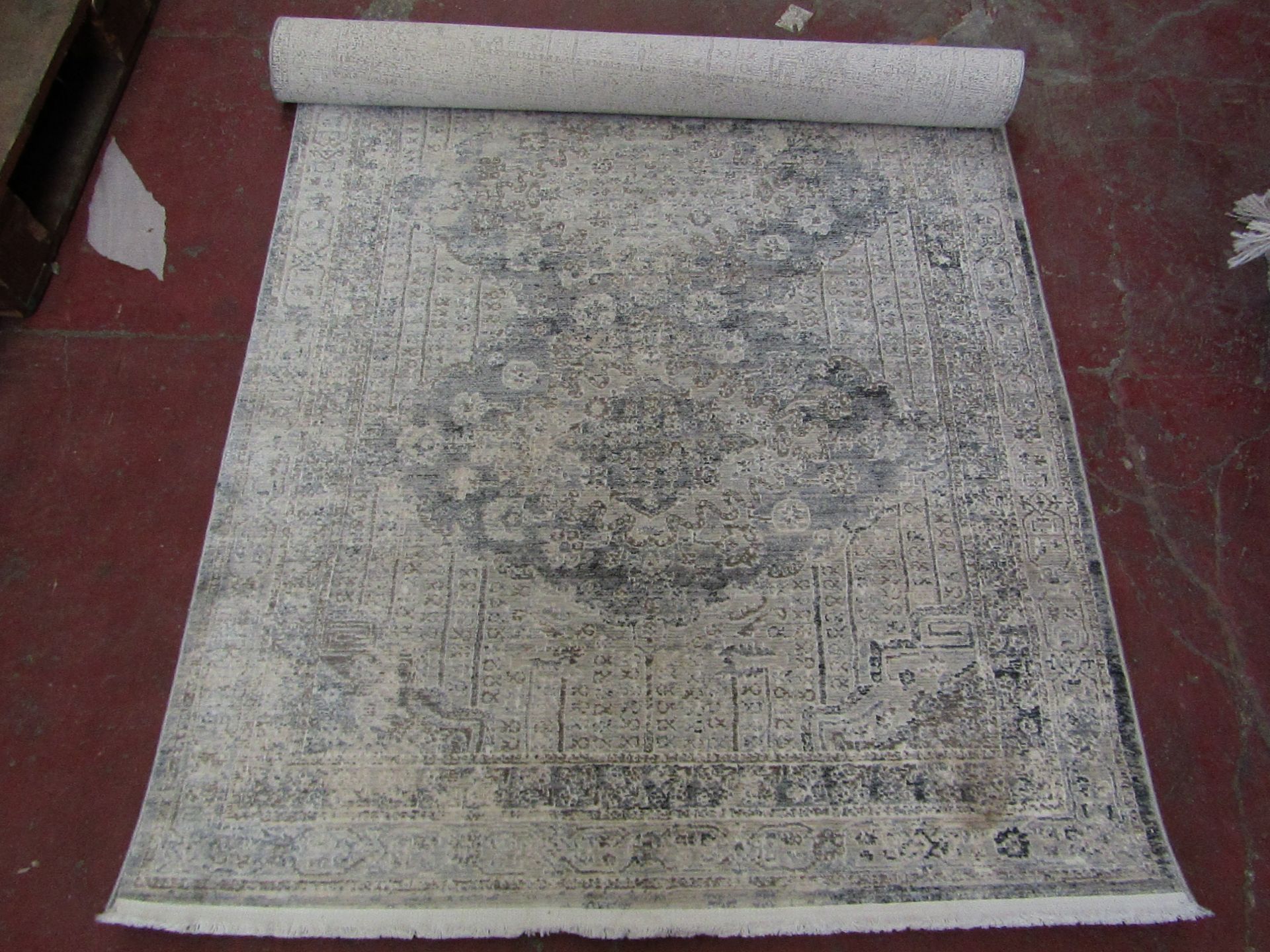 | 1X | LA REDOUTE ATHENA DISTRESSED PATTERN LUXURY RUG, 170X120CM | UNCHECKED | RRP £435 | PALLET