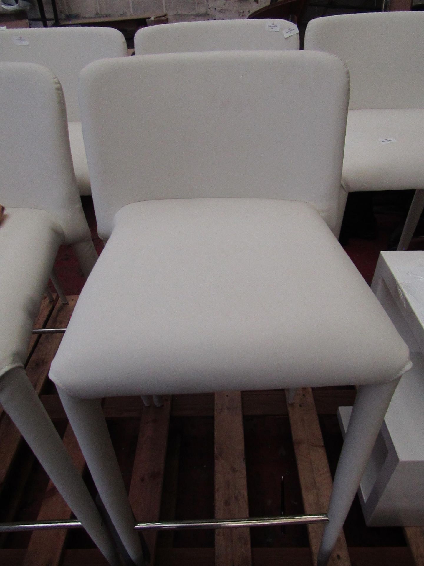 1 x Dwell Svelte Bar Stool White ??DIMs?? RRP £142.00 SKU DWE-APM-147821 TOTAL RRP £142 This lot