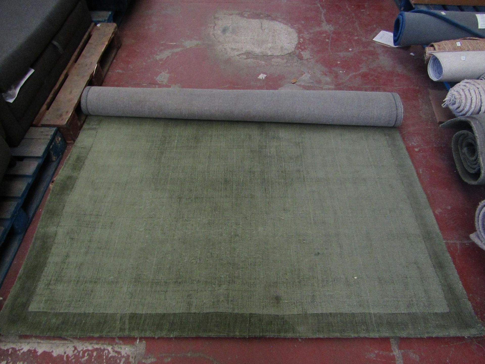 1 x Made.com Jago Border Rug X Large 200 x 300cm Moss Green RRP £299 SKU MAD-AP-RUGJGO021GRE-UK-