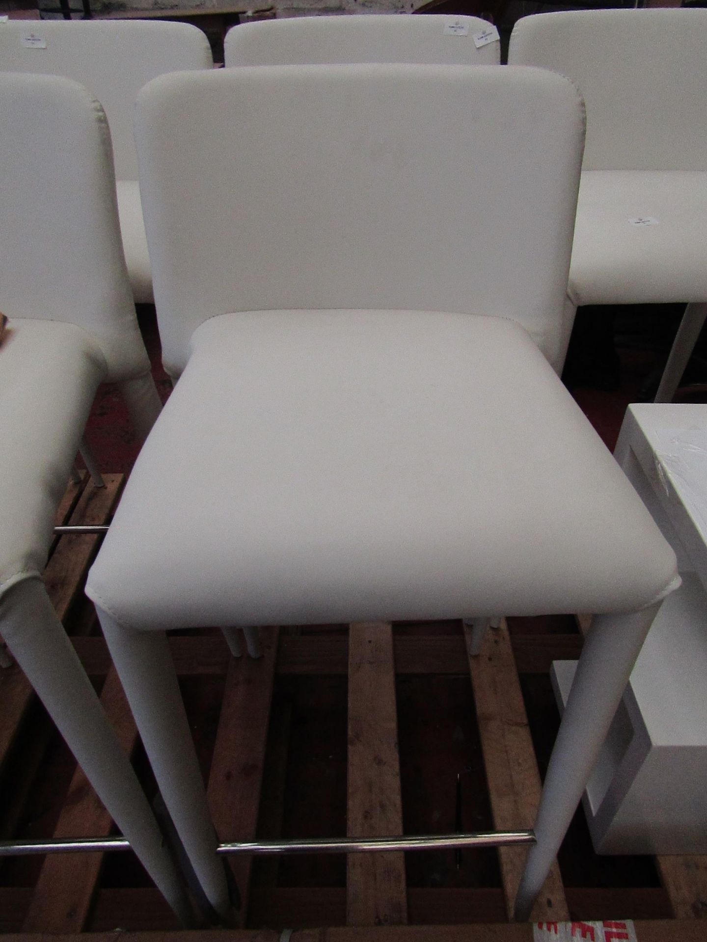 1 x Dwell Svelte Bar Stool White ??DIMs?? RRP £142.00 SKU DWE-APM-147821 TOTAL RRP £142 This lot