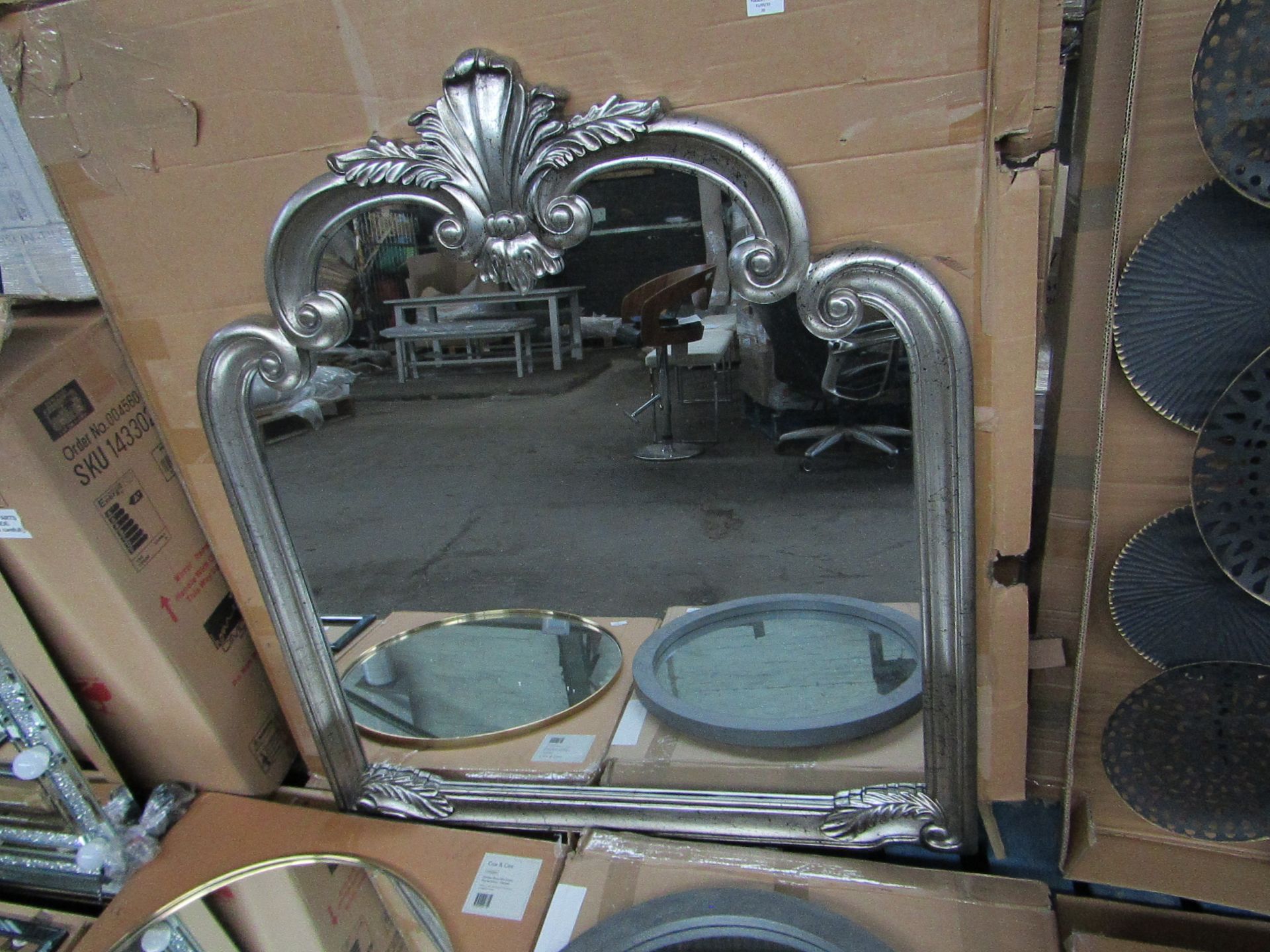 1 x Moot Group Palazzo Mirror RRP £230.00 SKU MOO-DIR-5055299408537 TOTAL RRP £230 This lot is a