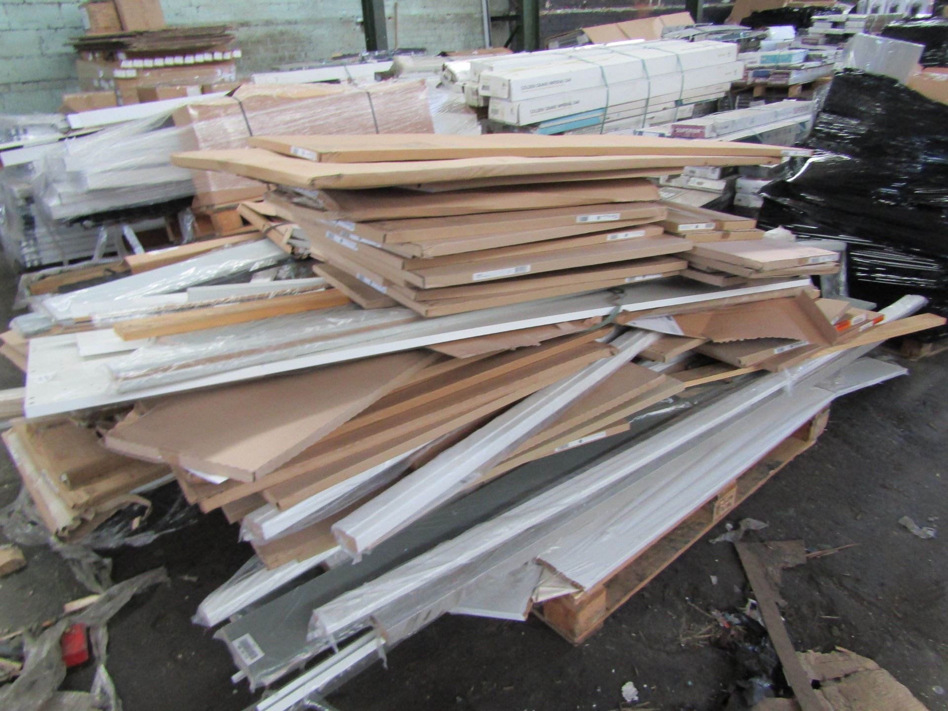 PALLET OF END OF LINE KITCHEN DOORS/PANELS ETC