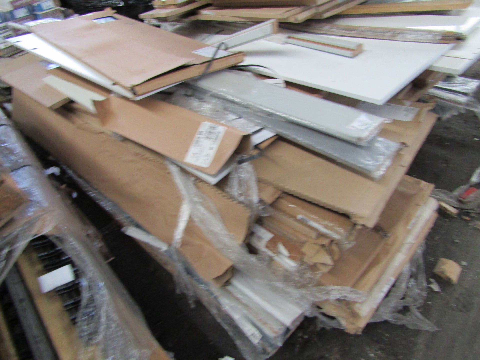 PALLET OF END OF LINE KITCHEN DOORS/PANELS ETC