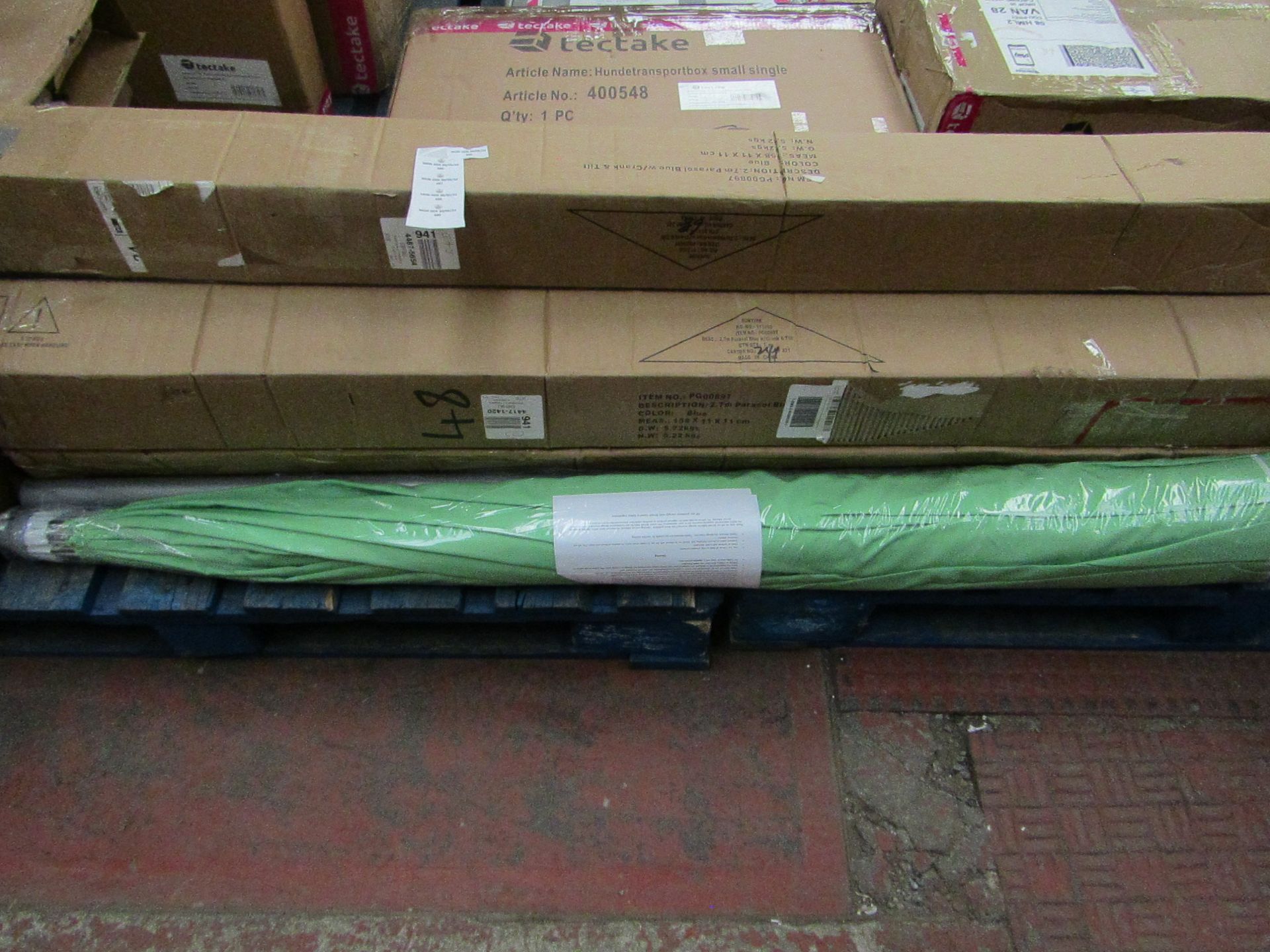 Outdoor Green Parasol With Crank & Tilt ( 2.7m) - Unchecked & Boxed.
