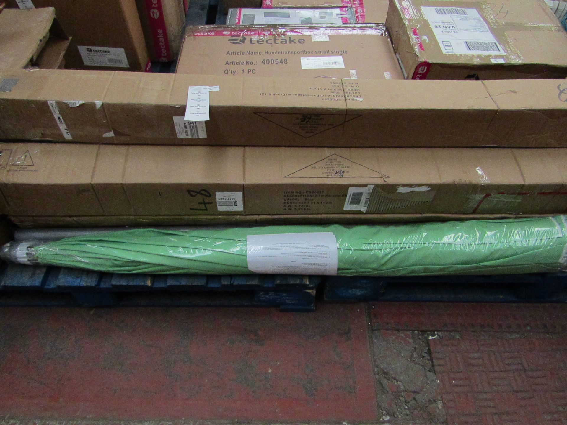 Outdoor Green Parasol With Crank & Tilt ( 2.7m) - Unchecked & Boxed.