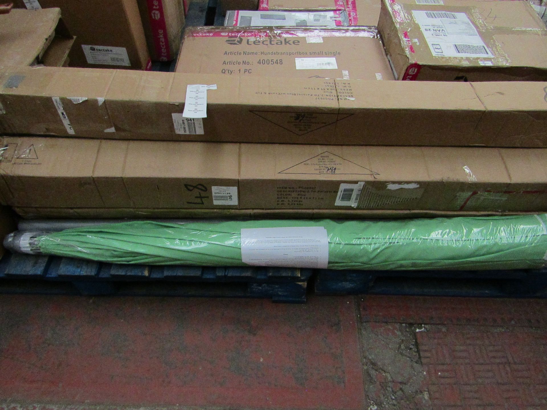 Outdoor Green Parasol With Crank & Tilt ( 2.7m) - Unchecked & Boxed.