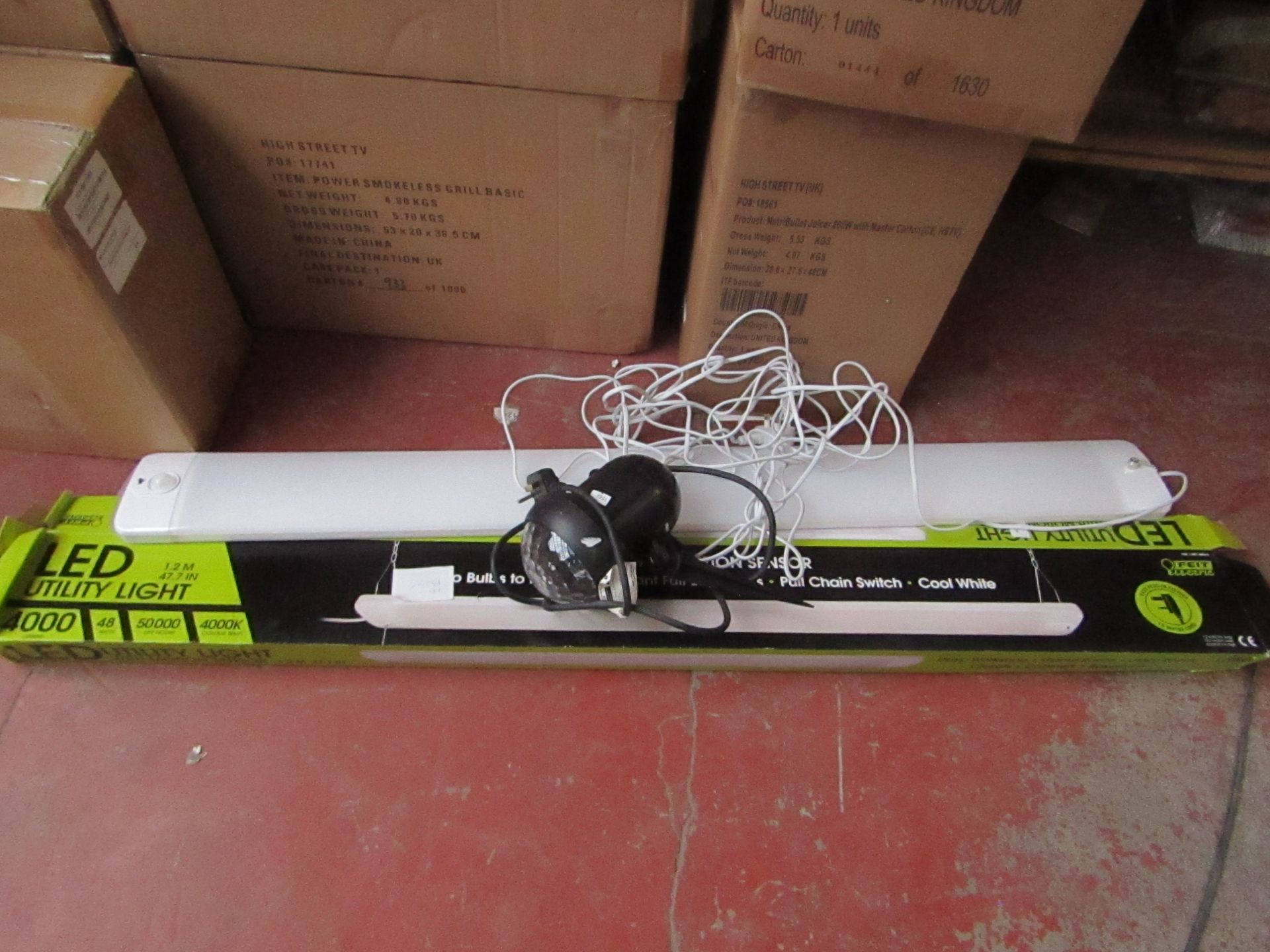 2x BER Lighting items being a LED Utility lighht and a outdoor projection light, both have no