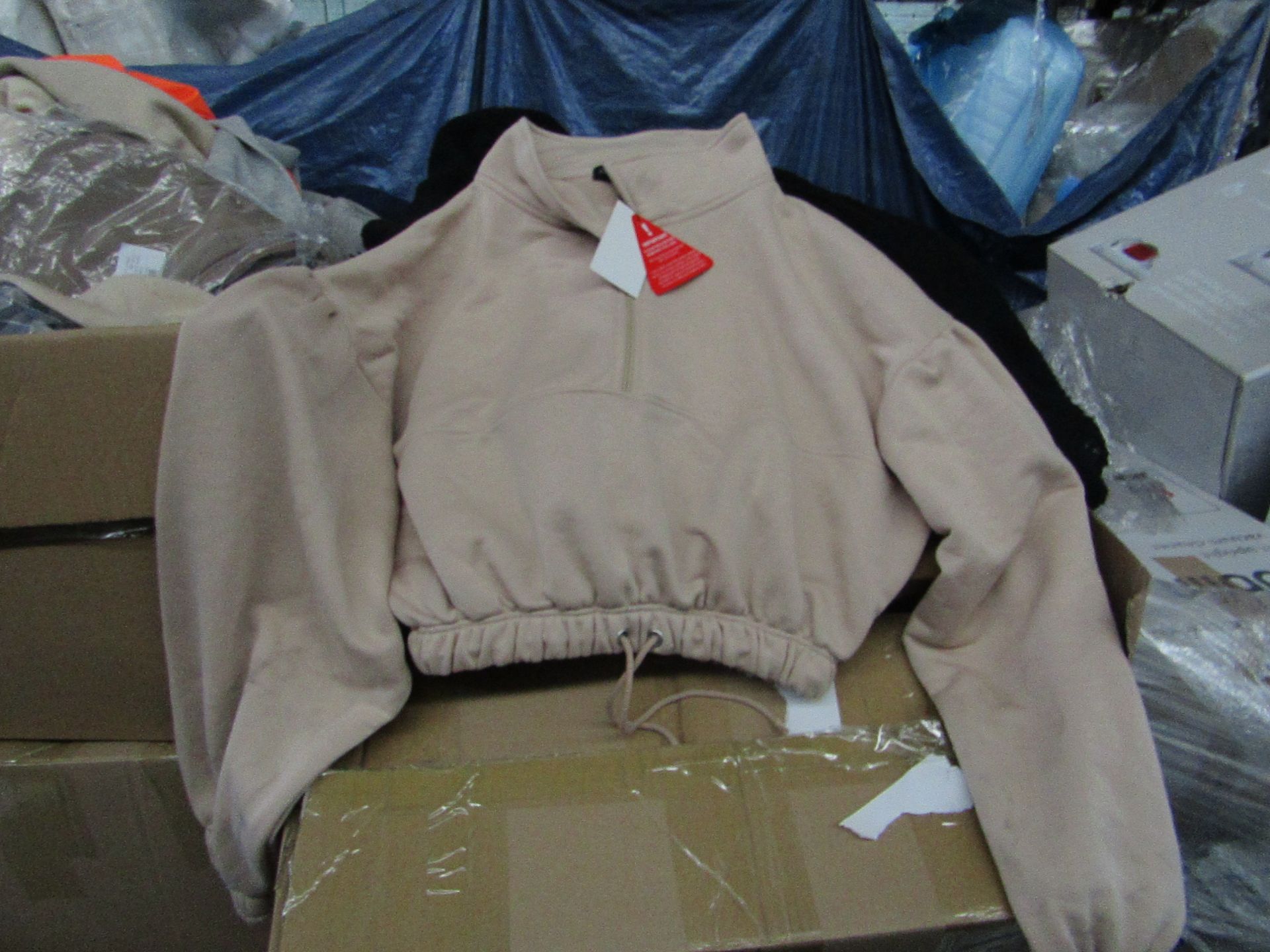 PALLET OF APPROX 337 VARIOUS ITEMS OF CLOTHING SHOP AND SALES FAST FASHION SAMPLES FROM NASTY GAL, - Image 3 of 5