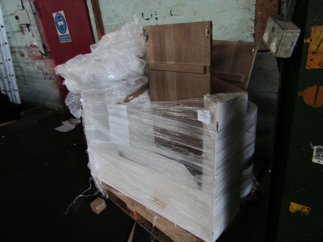 New Delivery of Pallets of BER Furniture from Swoon,Dwell  & Cox & Cox with £2 starting bidS