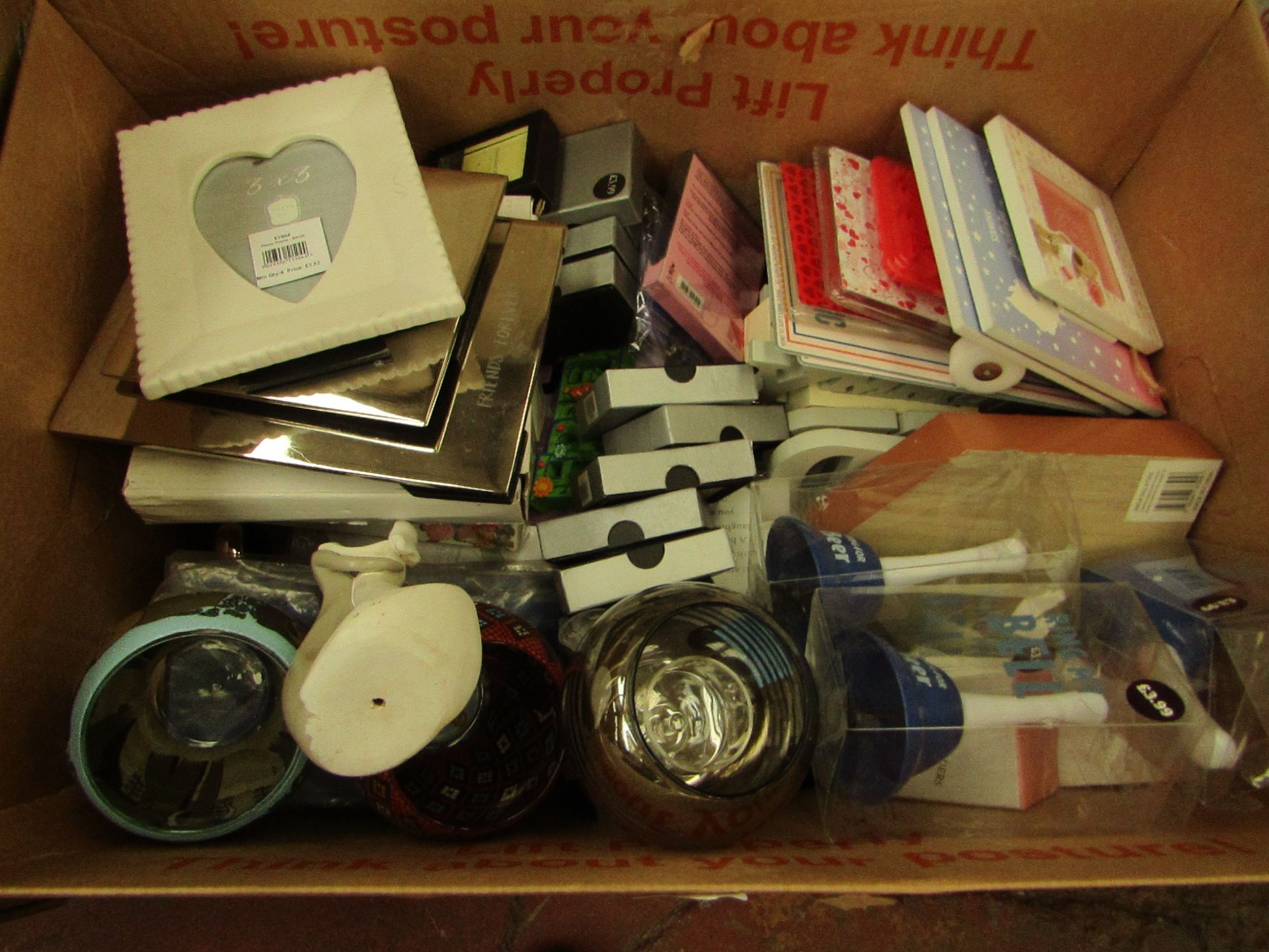 1x Box Containing Approx 30+ Items Being : Ornaments, Gifts, Photo Frames Etc - All Unchecked.