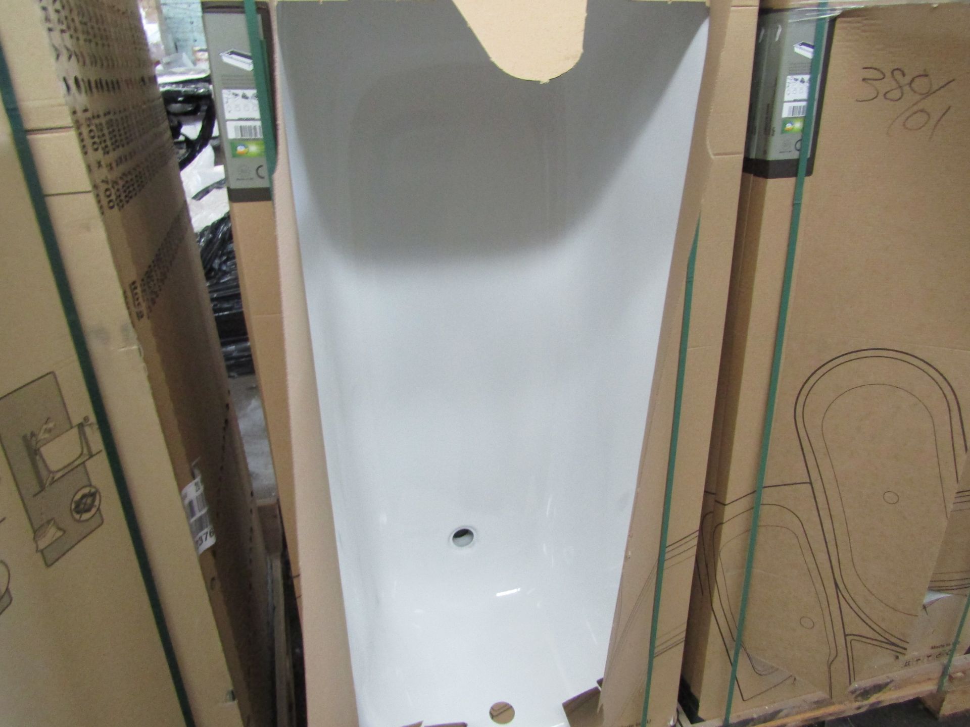 Pallet of 20x unbranded Roca 1600x700 steel baths, new. Come with feet, RRP ?120 each