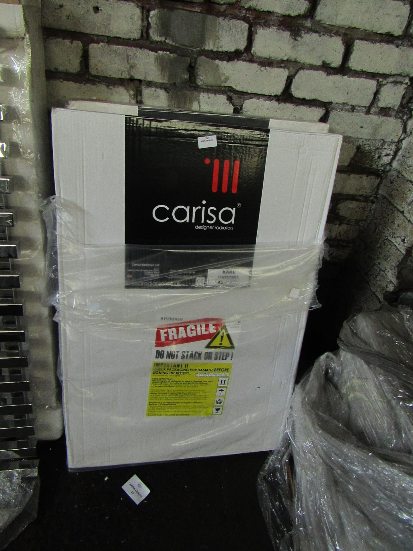 Carisa Kare Chrome radiator, 825x550mm, new and boxed, RRP ?328, this is Dicontinued Stock