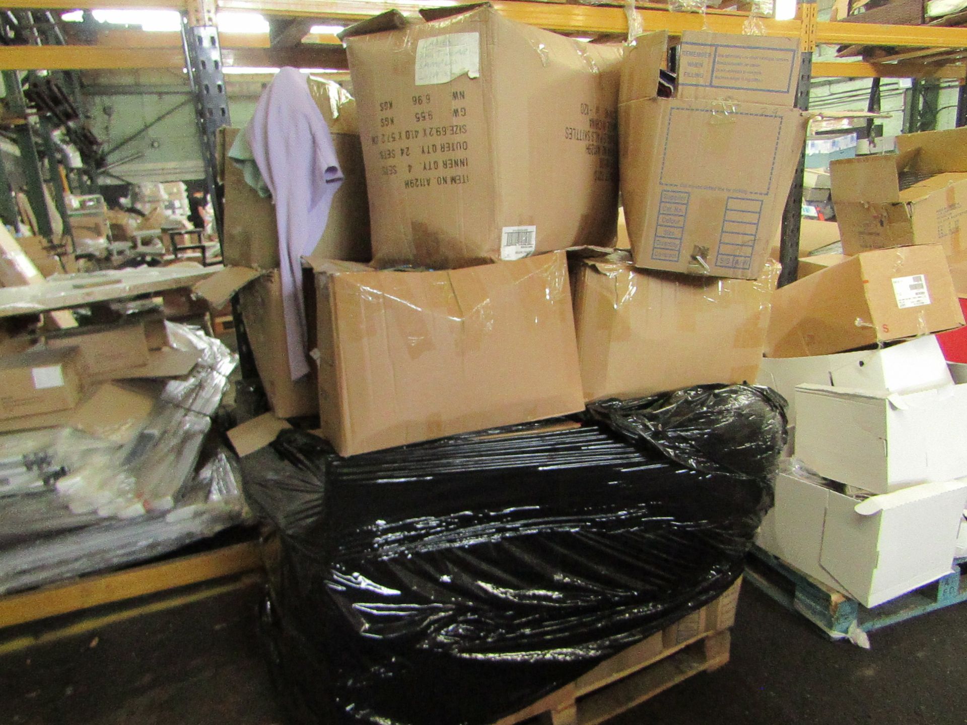 PALLET OF APPROX 517 CLOTHING SALES AND SHOWROOM SAMPLES FROM BRANDS SUCH AS NASTY GAL, PRETTY