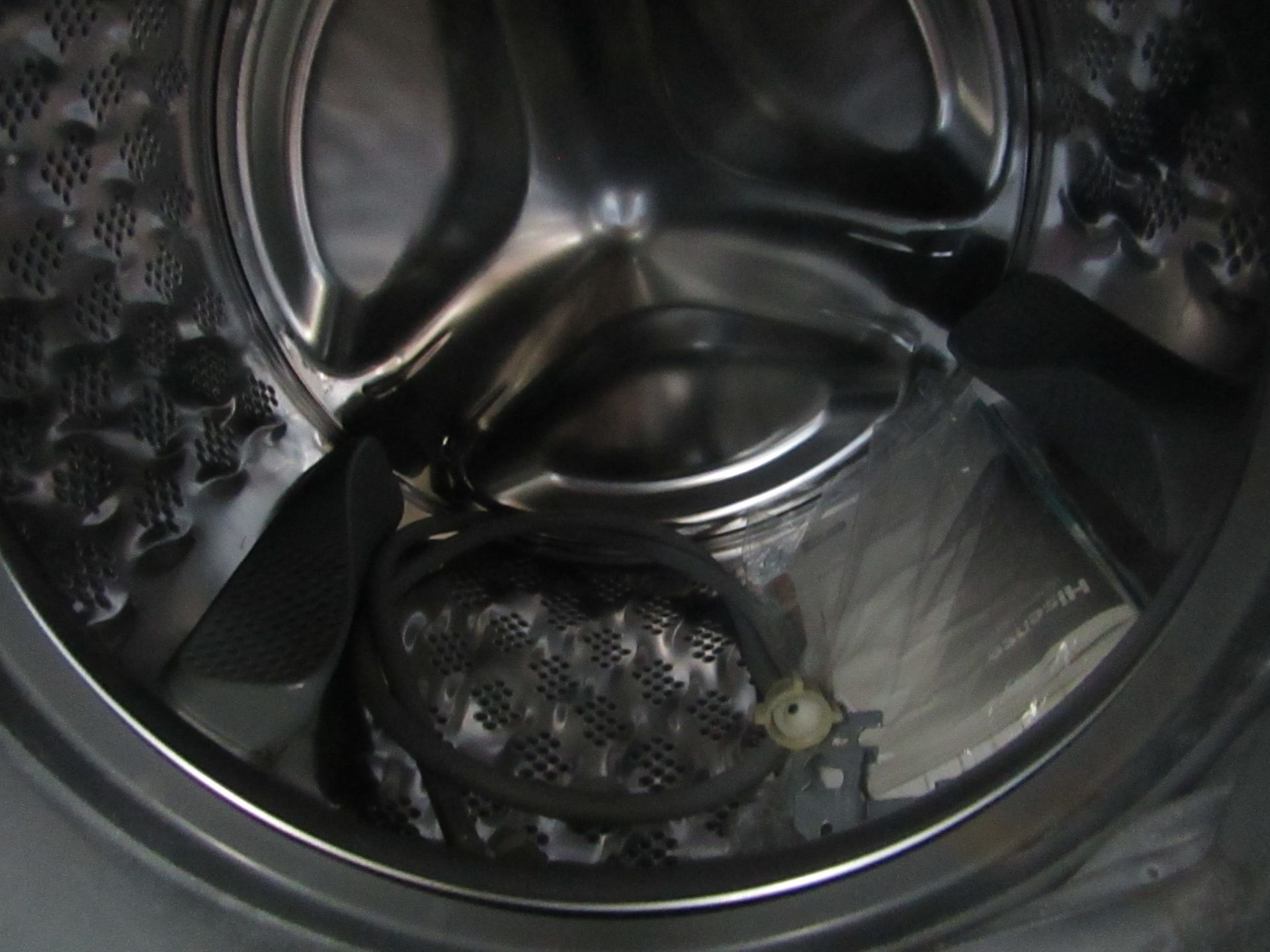 Hisense steam mix 9Kg washing machine, powers on and spins. - Image 2 of 2