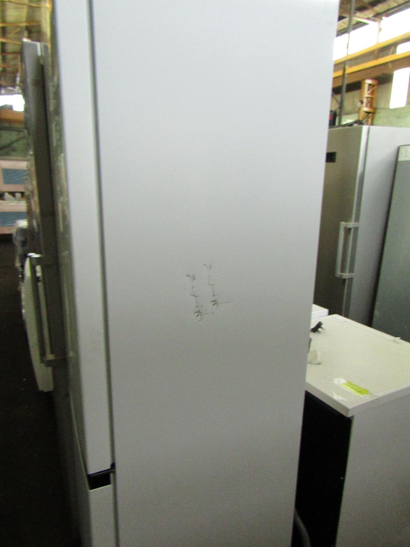 Hisense 60/40 Fridge freezer, Powers on and gets cold in both fridge and freezer, has a small - Image 4 of 4