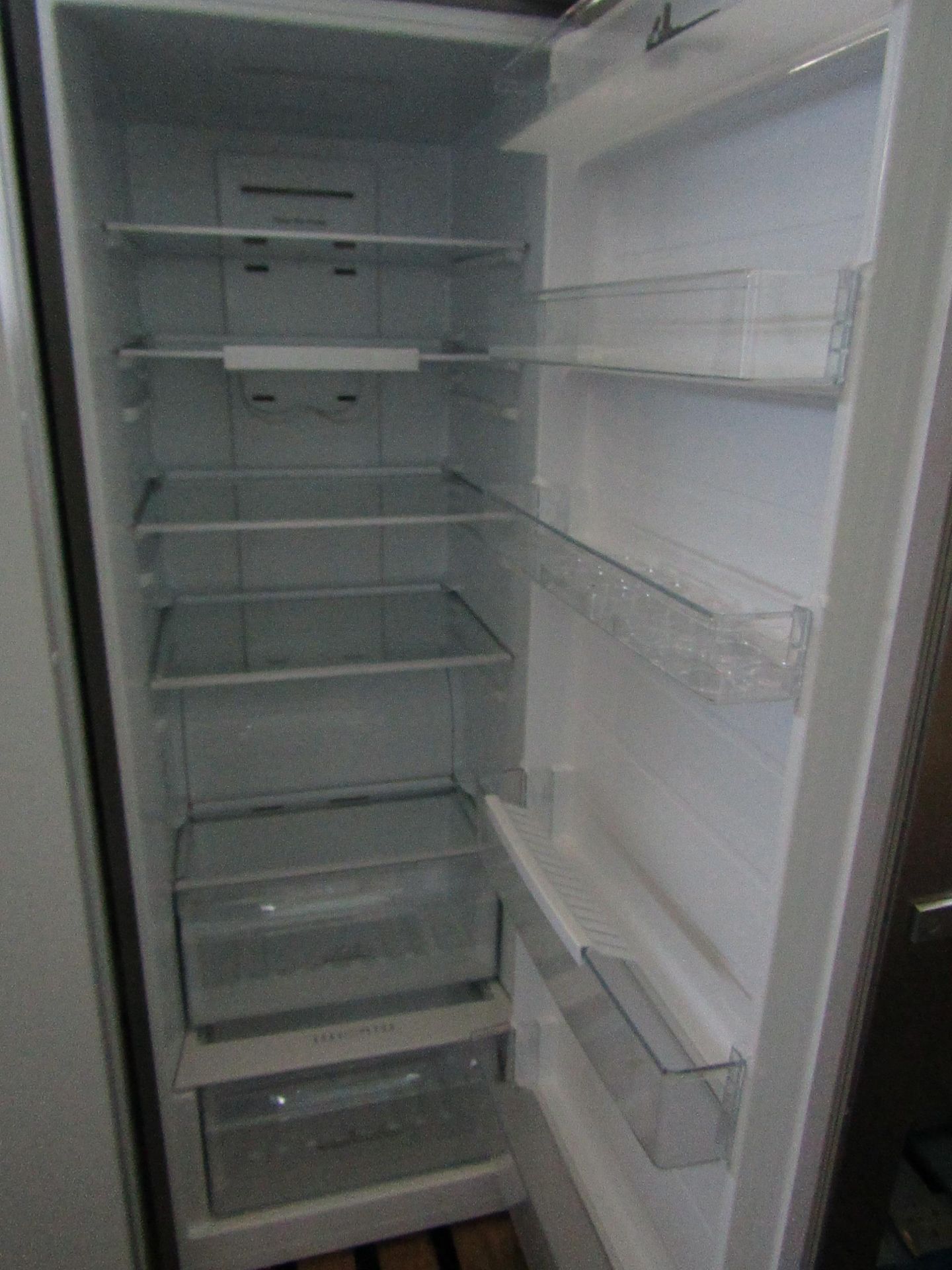 Hisense Tall fridge, Powers on but doesn?t get cold - Image 2 of 2