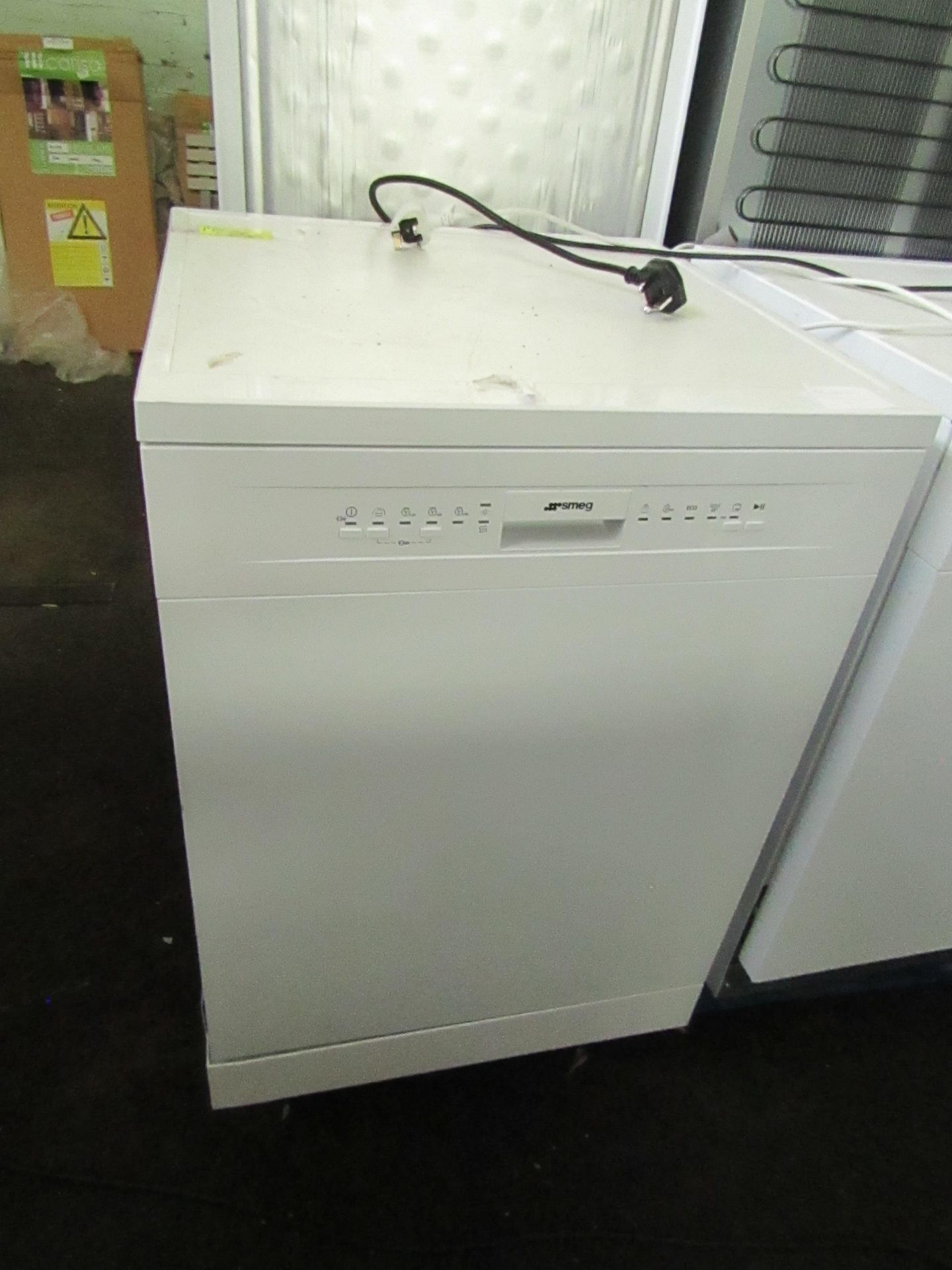 Smeg Dishwasher, Powers on and looks clean inside