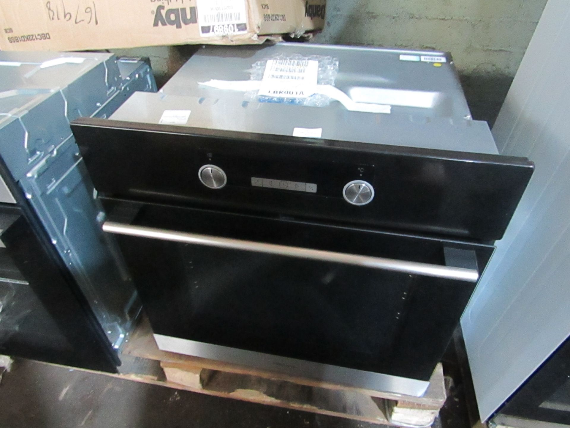 1 x Hisense Single Oven Model No. BI3221ABUK_BK in Black RRP ??279.00 SKU AO-APM-2370354-BER TOTAL