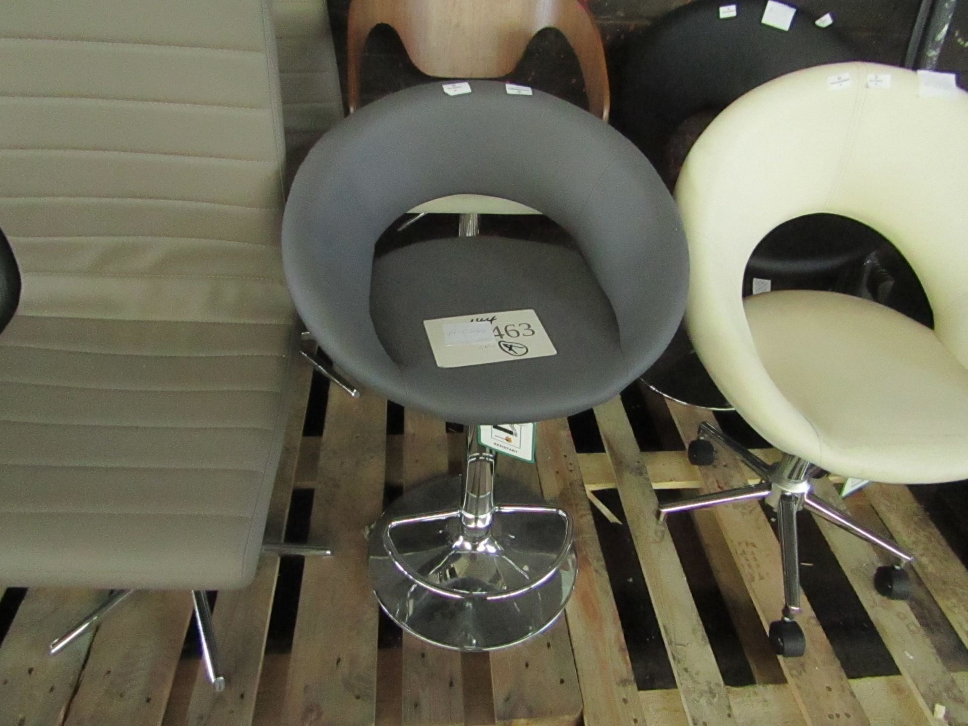1 x Dwell Tenti bar stool grey RRP £164.00 SKU DWE-AP-112463 TOTAL RRP £164 This lot is a completely