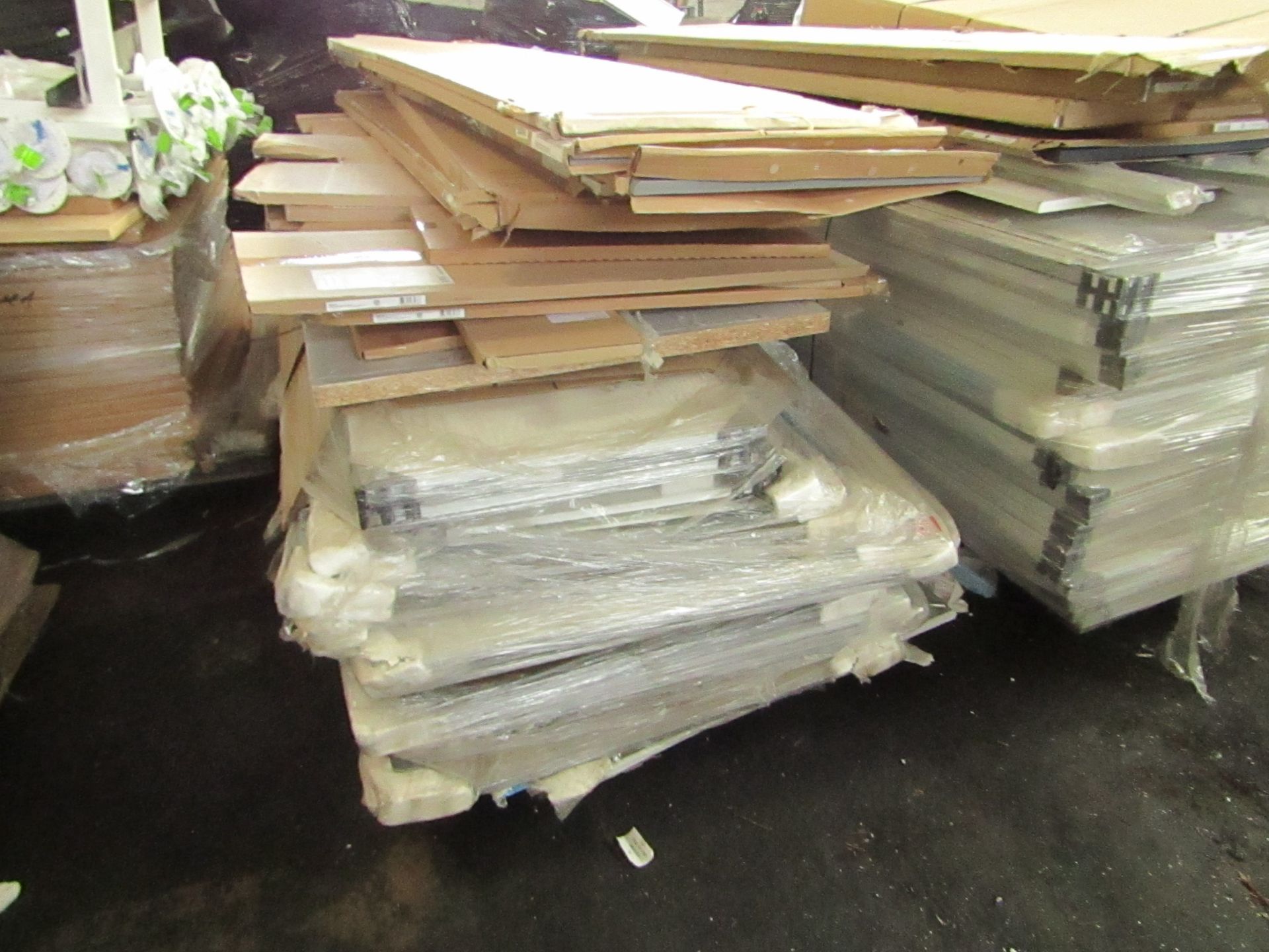 PALLET OF CUSTOMER RETURNS WARDROBE DOORS AND REPLACEMENT KITCHEN DOORS AND END PANELS.