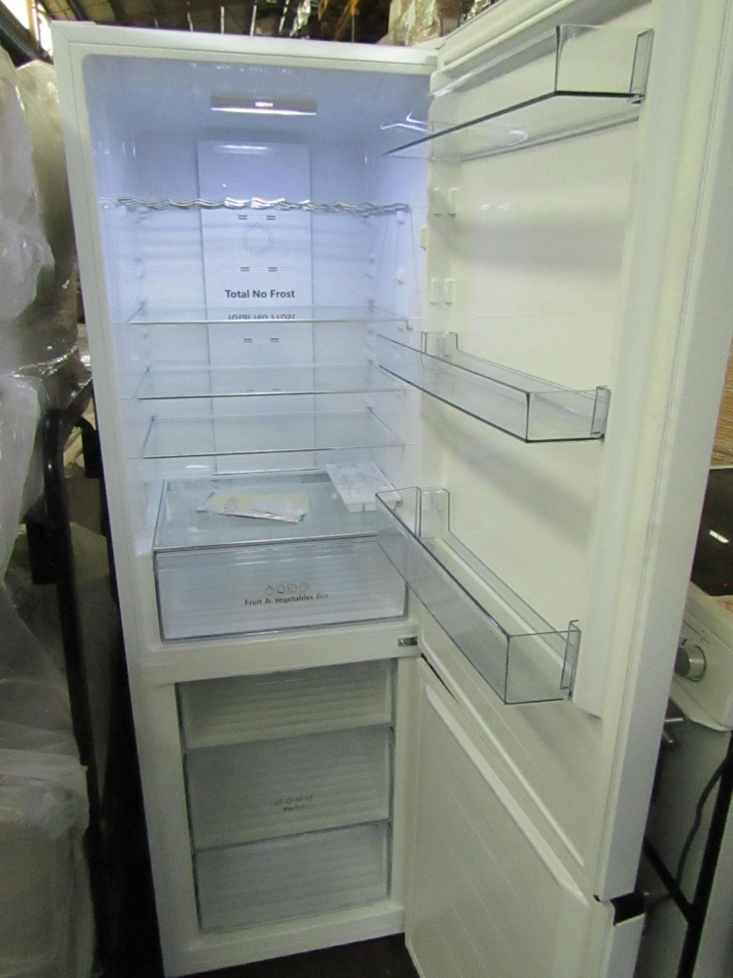 Hisense 60/40 fridge freezer, getting cold in both fridge and freezer, clean inside - Image 2 of 2