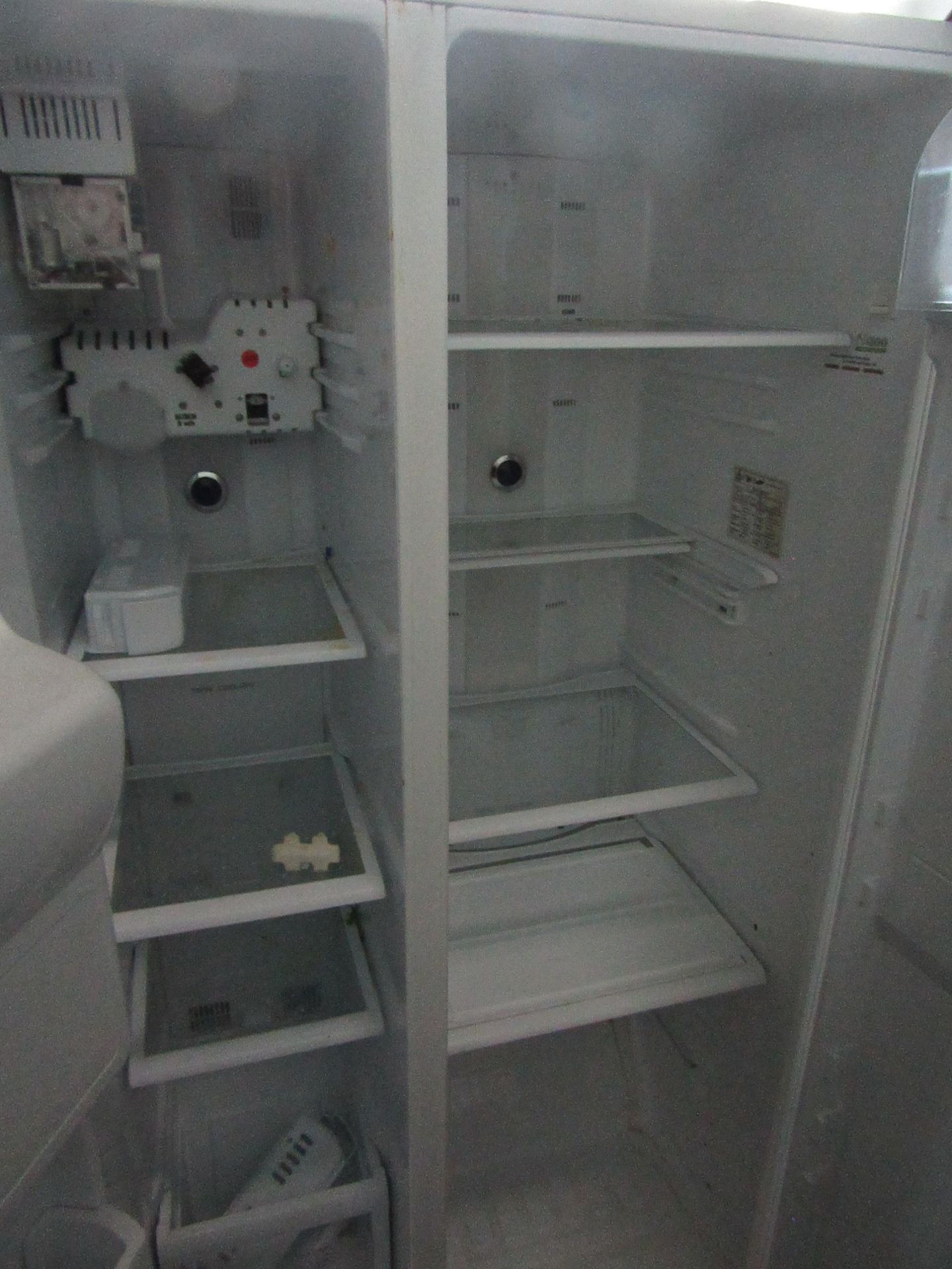 Samsung American Fridge freezer, heavily used and the plug has been cut off so unable to checkl - Image 2 of 2