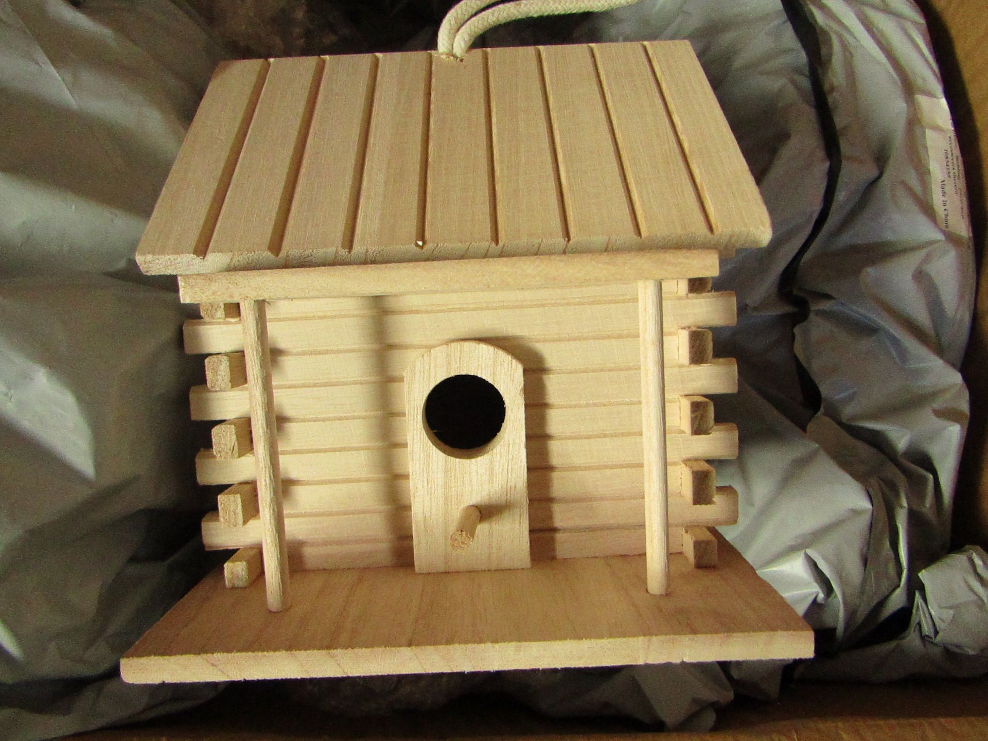 2Pcs Practical Bird Nest Hanging Bird Room Birds Hut Bed Outdoor Birds Accessory, new and packaged.
