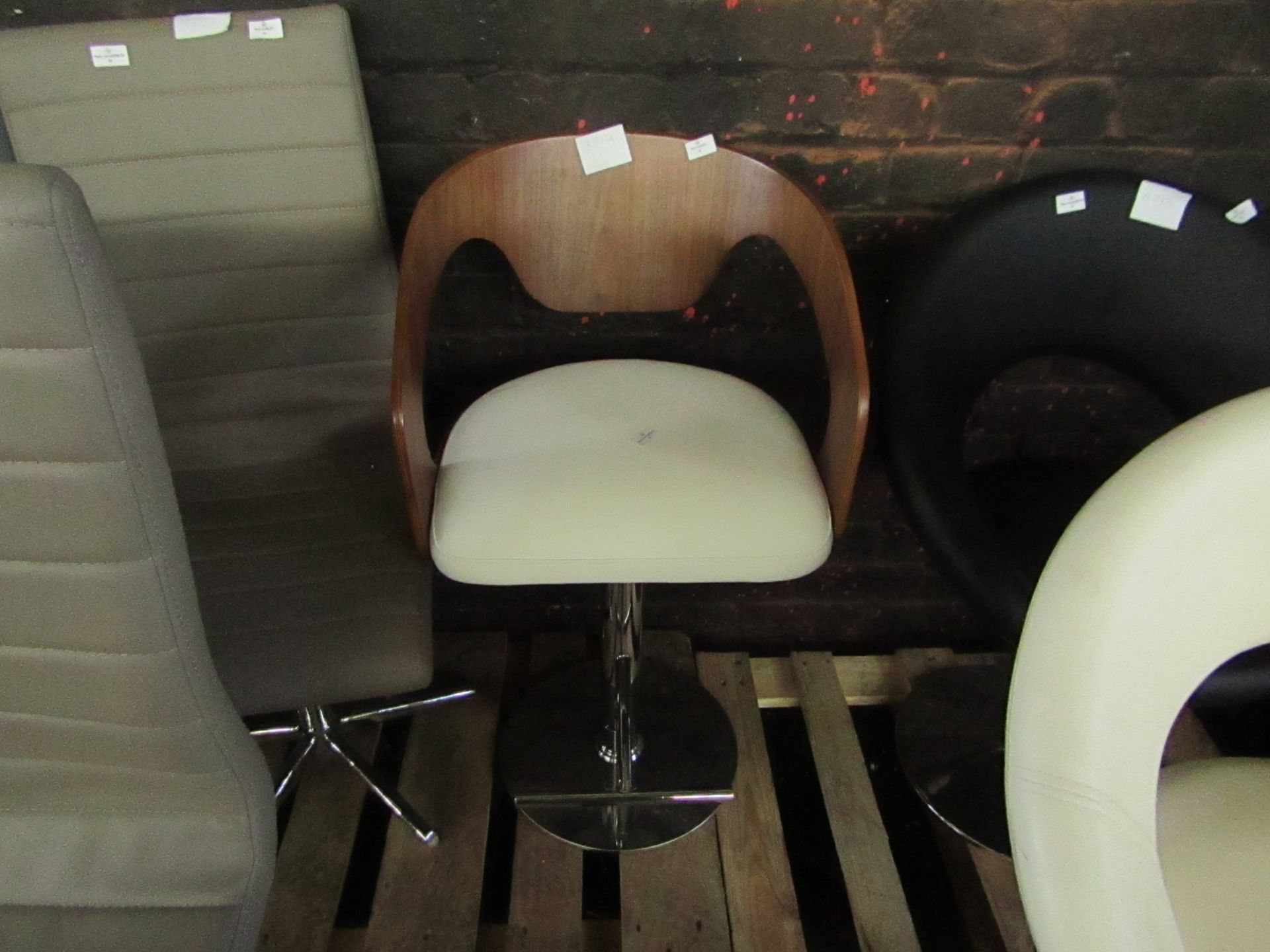 1x Cream Office Chair - Missing one wheel - Some marks on the leather but otherwise okay
