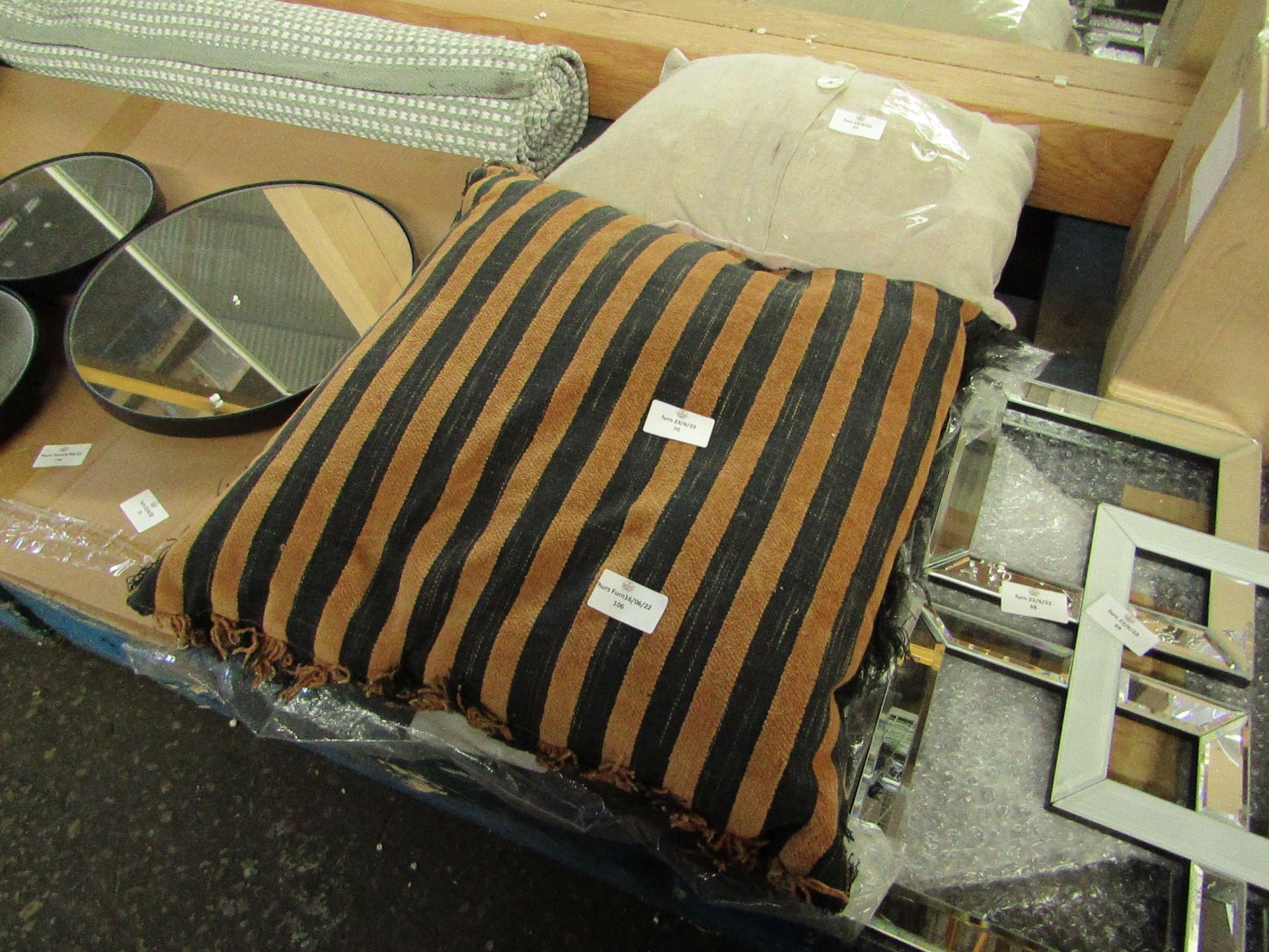 | 1X | LIBRA INTERIORS STRIPED SCATTER CUSHION | NEW AND UNUSED | RRP œ45 |