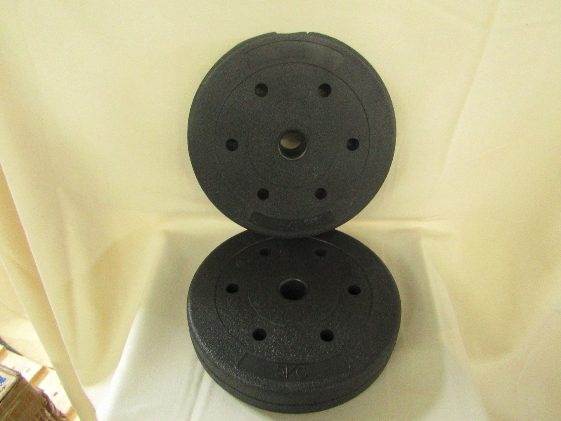 1x Set Of 2 5KG Weights - No Handles Or Accessories Present - New & Boxed.