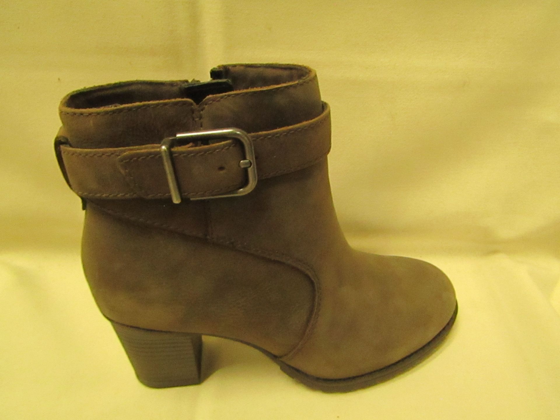Clarke "s Collection Verona Lark Boots Brown Suede Size 3 New & Boxed