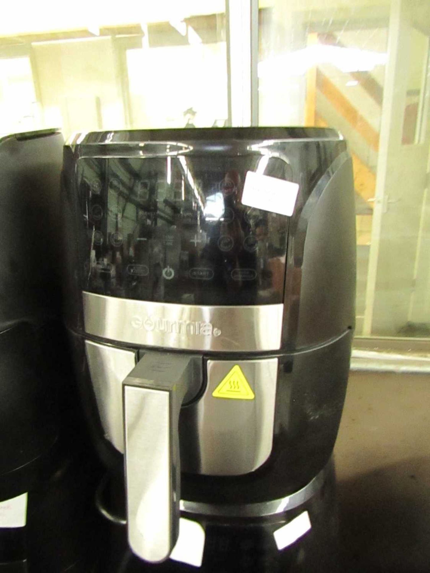 VAT Gourmia Air fryer, Powers on and heats up, tested working