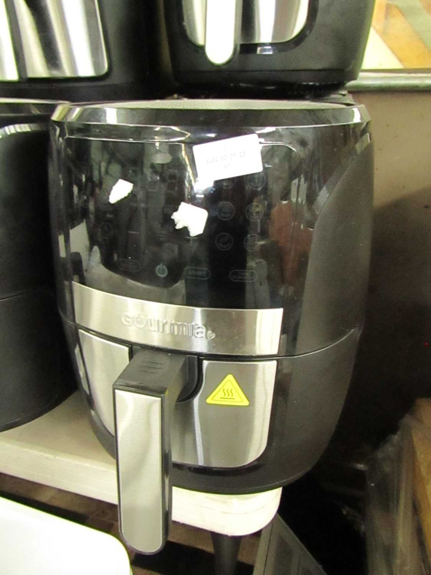 VAT Gourmia Air fryer, Powers on and heats up, tested working