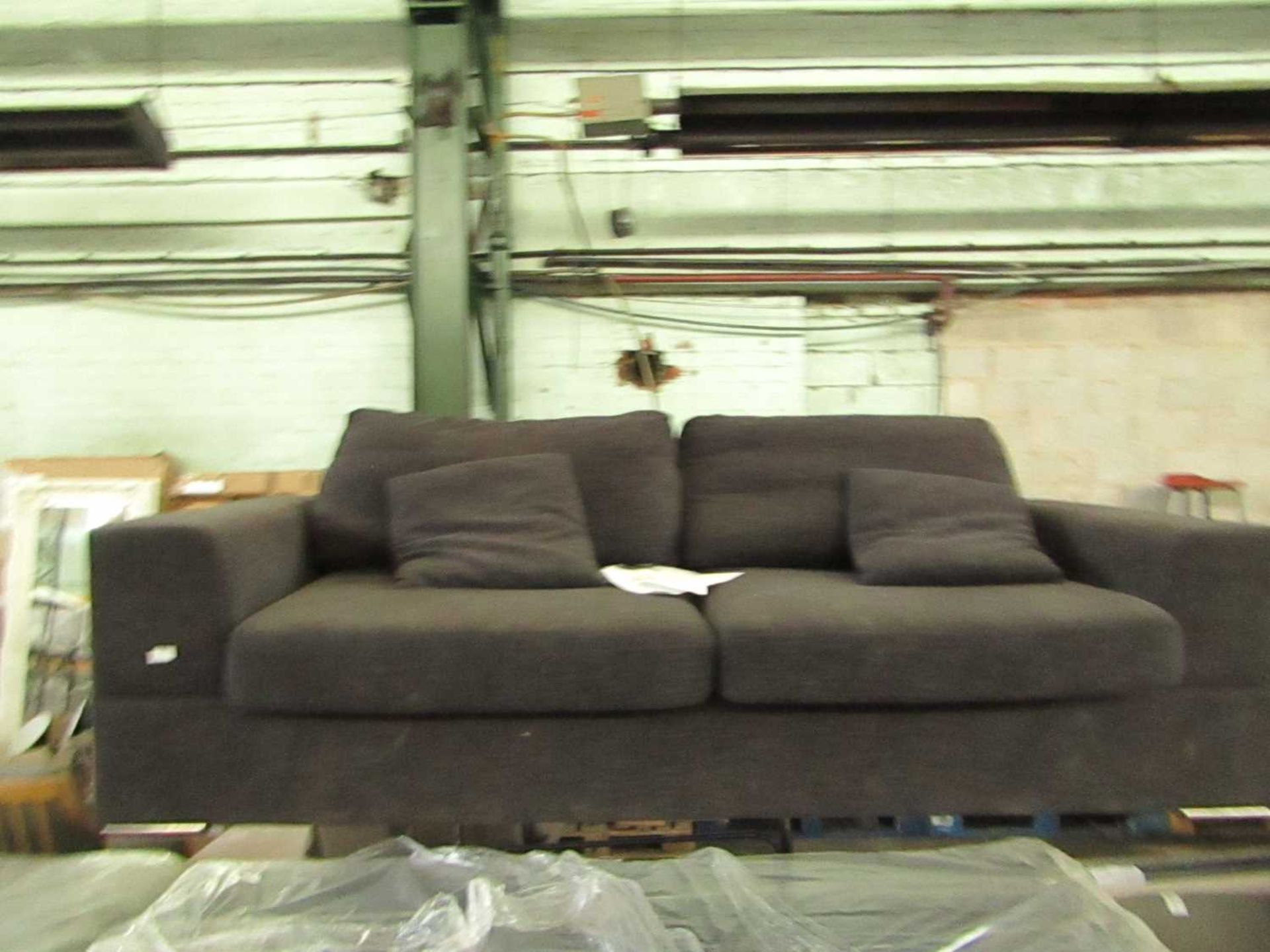 VAT 1 x Dwell Varenna 3 Seater Sofa Bed RRP œ1599.00 SKU DWE-APM-144044-BER TOTAL RRP œ1599 This lot