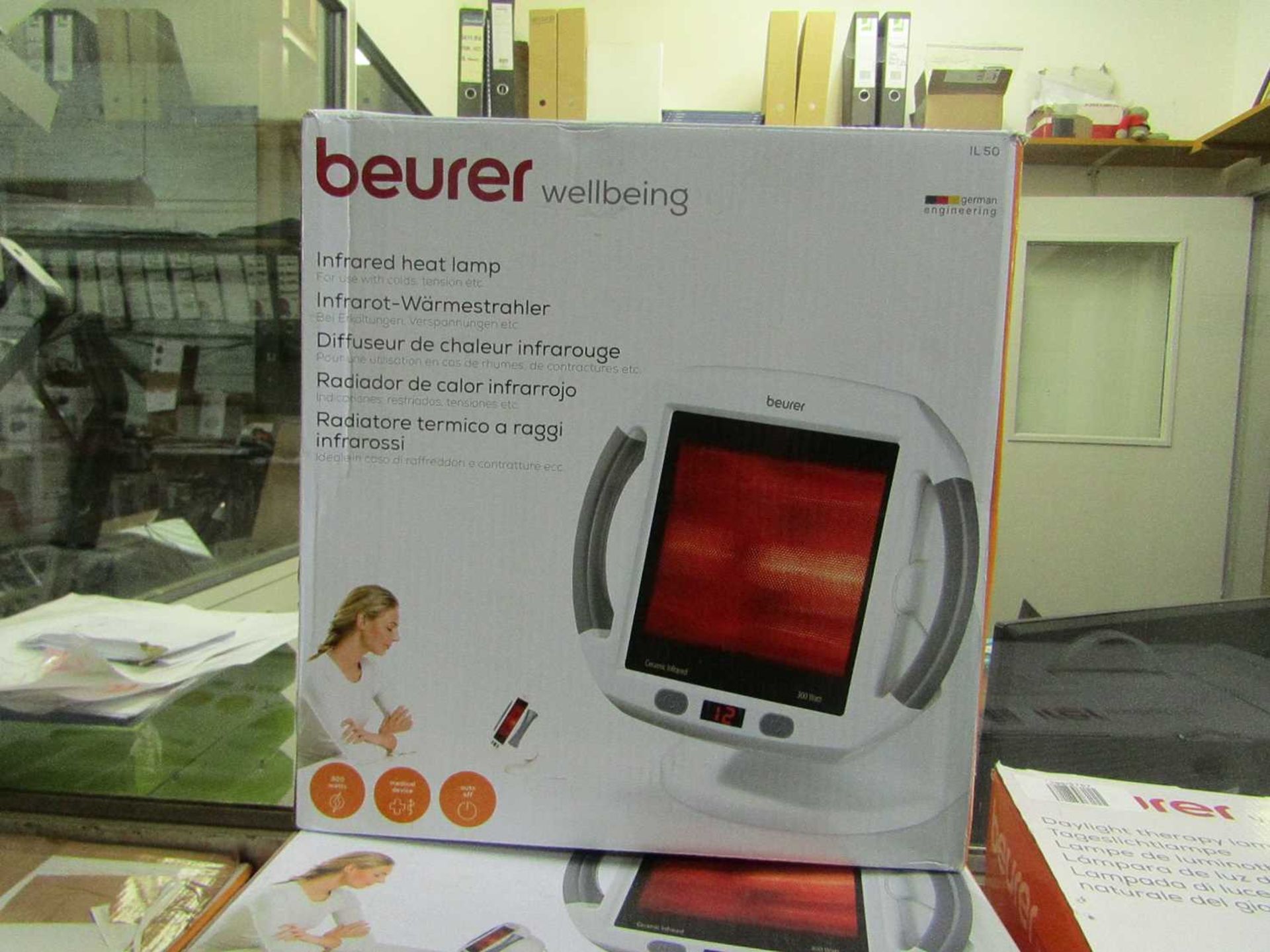 VAT 2x Beurer Wellbeing Infrared Heat Lamp IL50 - This item is graded B - RRP œ85 - Lot RRP œ170