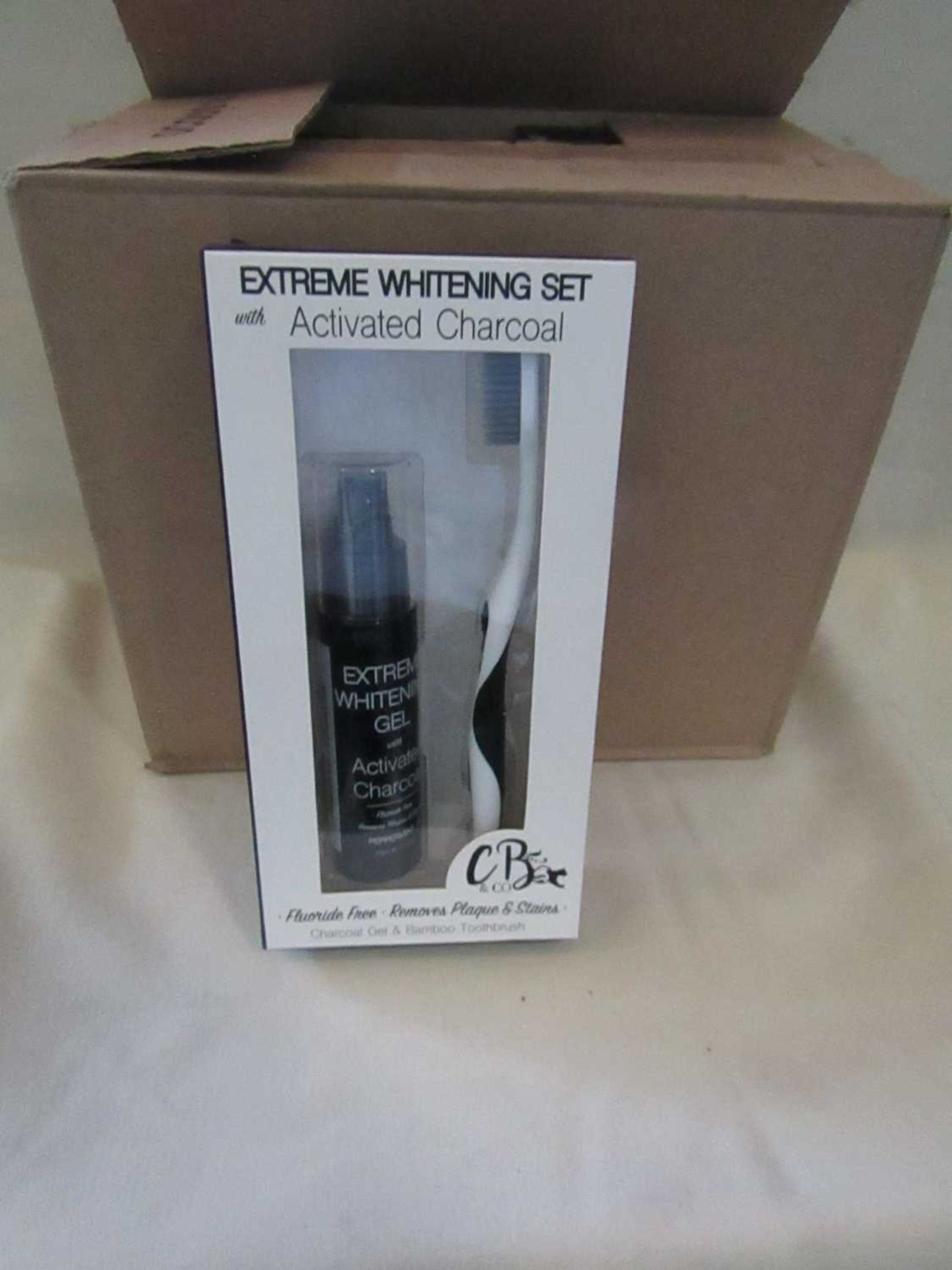 8x Instant Results - Extreme Whitening Set With Activated Charcoal - Includes Toothbrush - New &