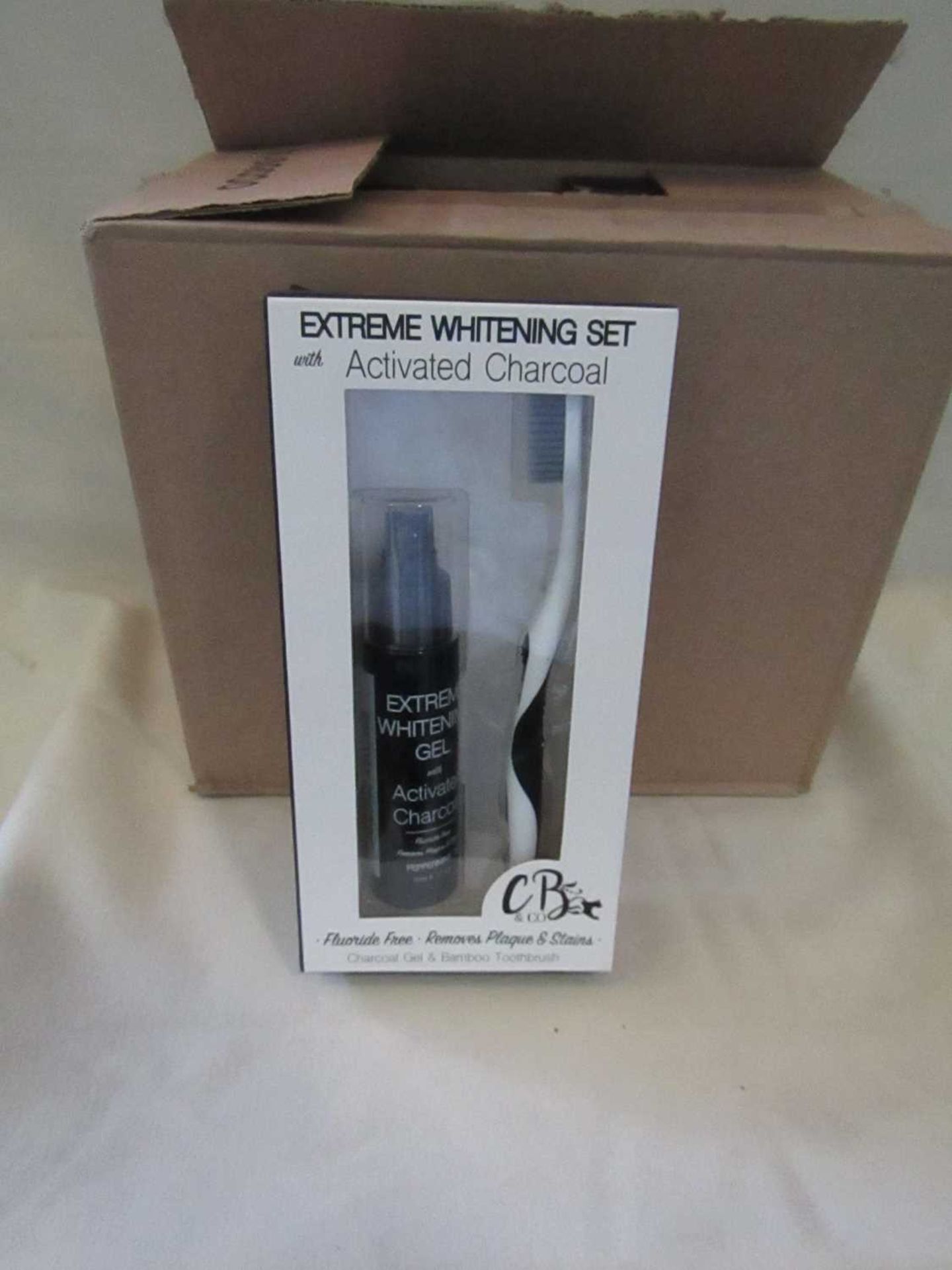 8x Instant Results - Extreme Whitening Set With Activated Charcoal - Includes Toothbrush - New &