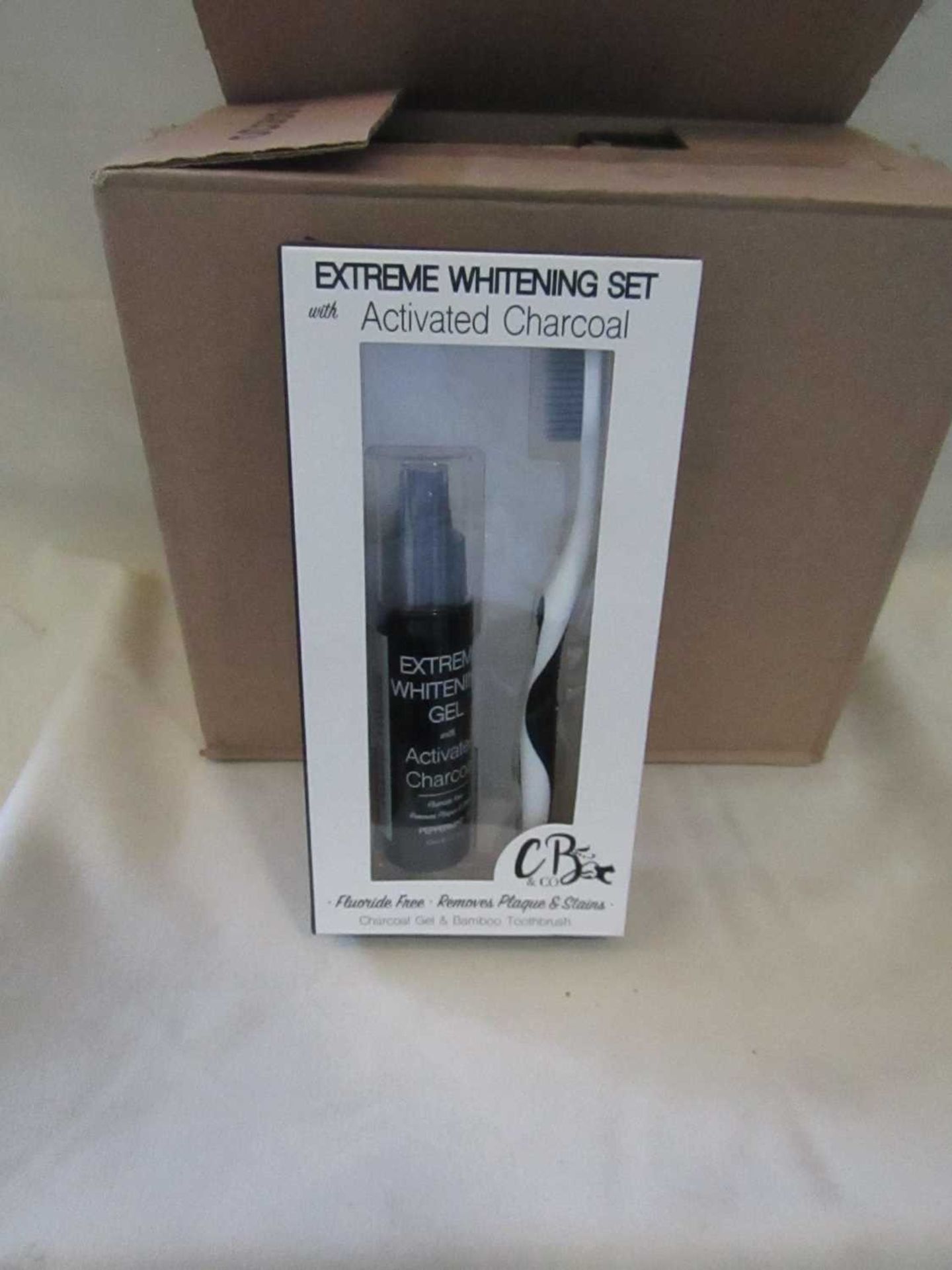 8x Instant Results - Extreme Whitening Set With Activated Charcoal - Includes Toothbrush - New &