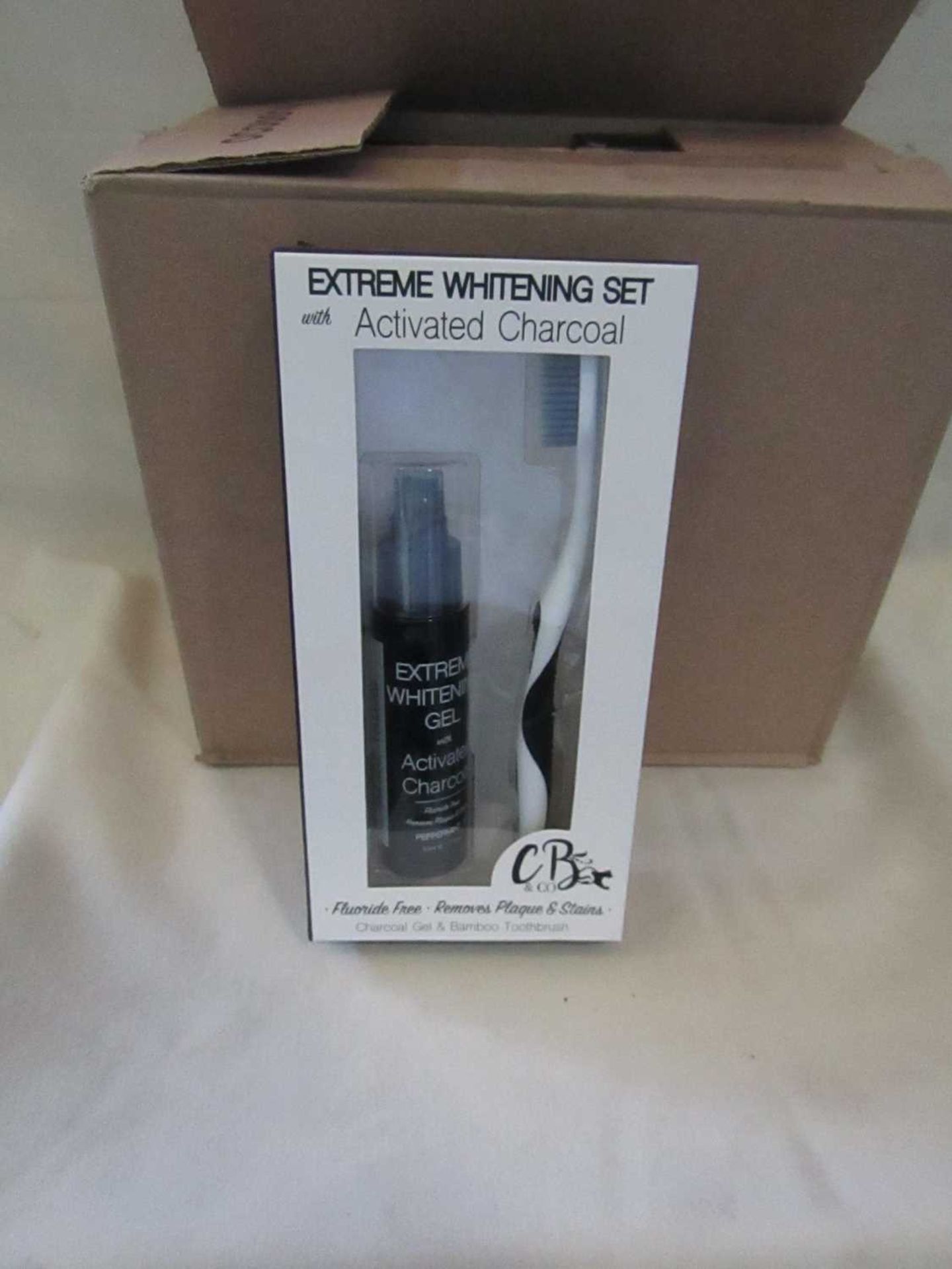 8x Instant Results - Extreme Whitening Set With Activated Charcoal - Includes Toothbrush - New &
