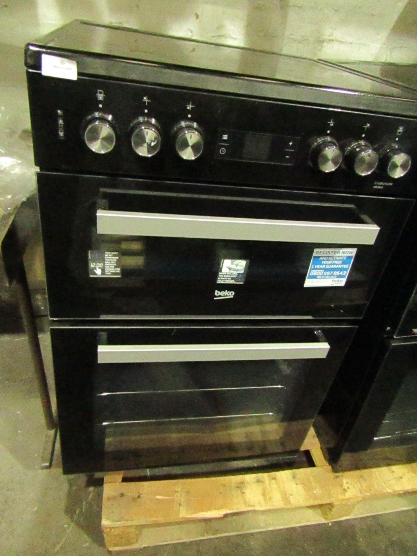 BEKO 60 cm Electric Ceramic Cooker Black & Silver XDC653K RRP ô?389.00 - This item looks to be in
