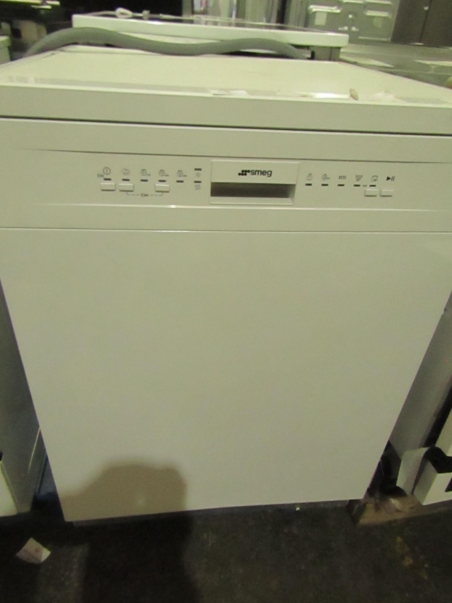 Smeg Freestanding dishwasher, powers on but we havent checked it any further