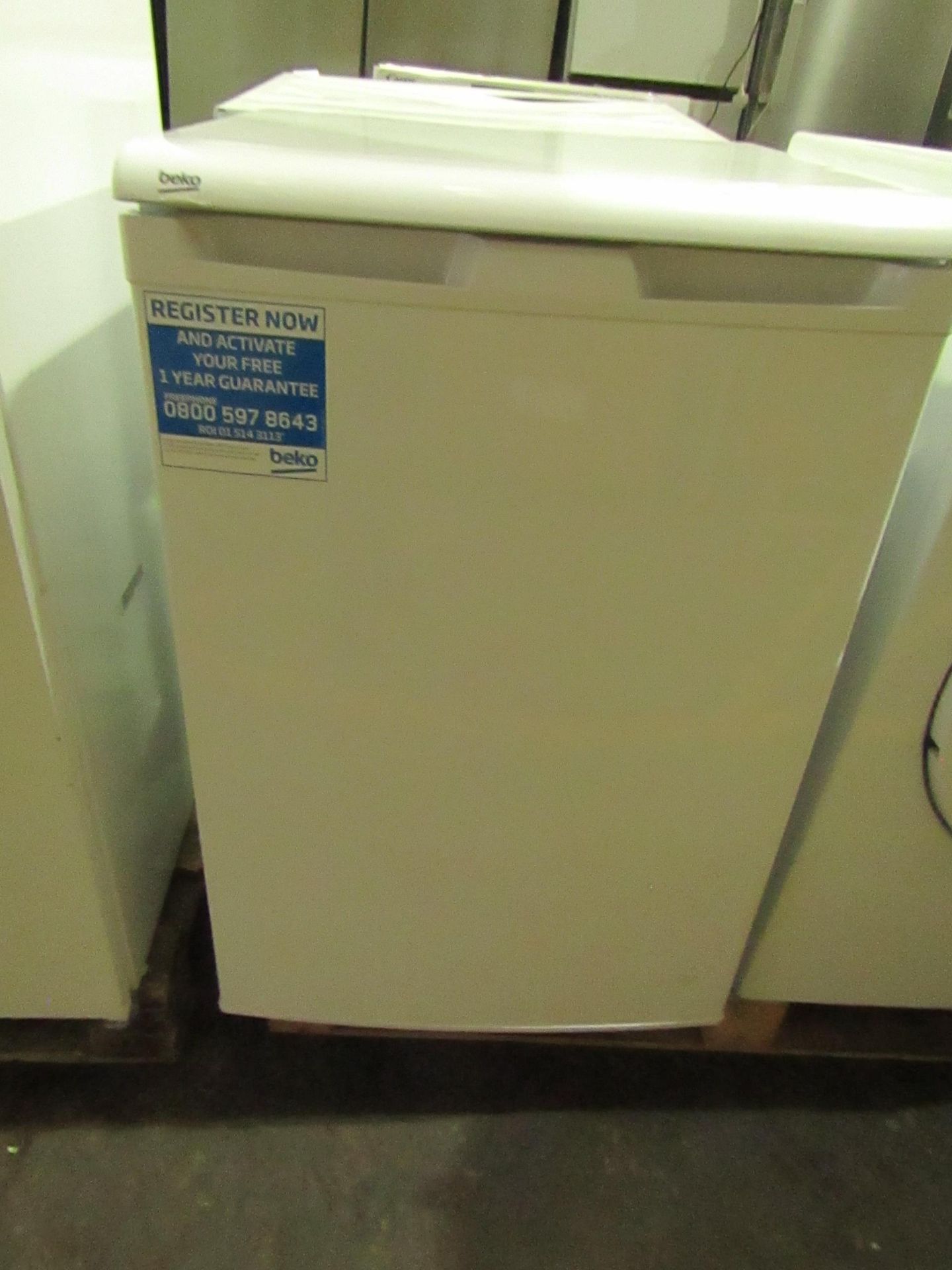 BEKO Under Counter Fridge 130L White L54135 RRP ô?199.00 - The items in this lot are thought to be