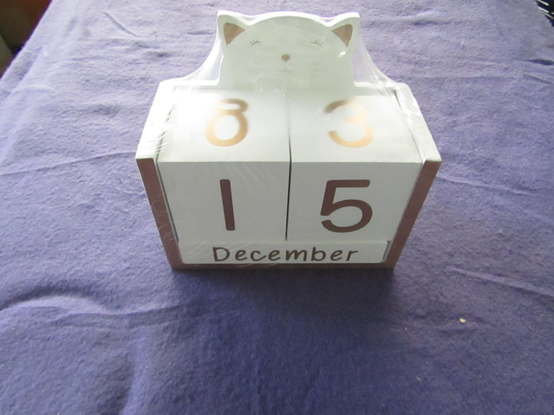 Rowen Group White & Gold Cat Block Calendar RRP ¶œ08.00