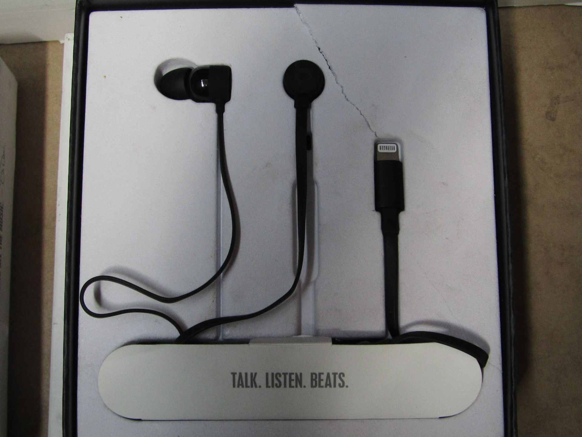 1x UrBeats Lightning Earphones - Tested Working