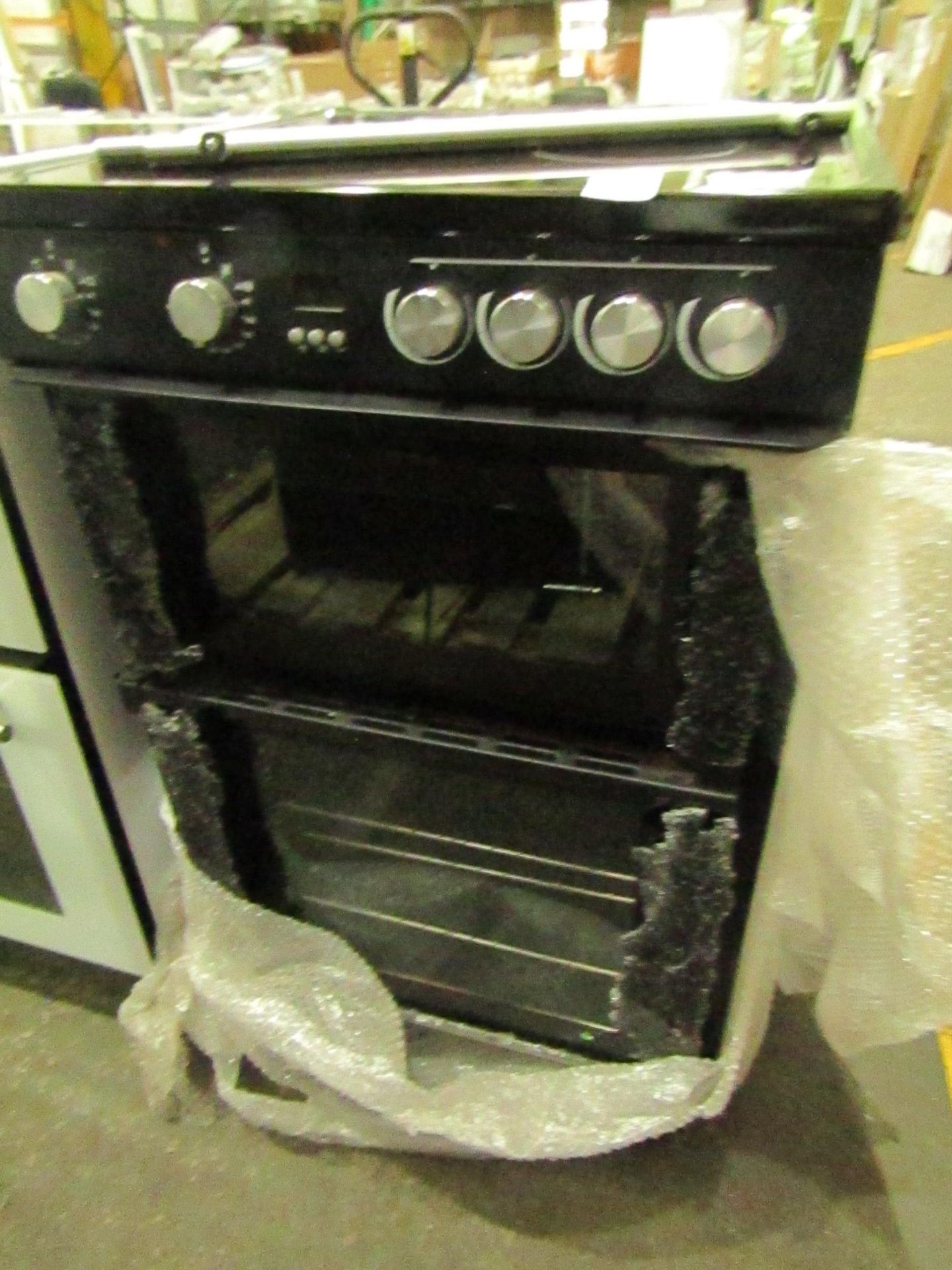 Freestanding Double Oven and ceramic hob, the oven doors have both smashed