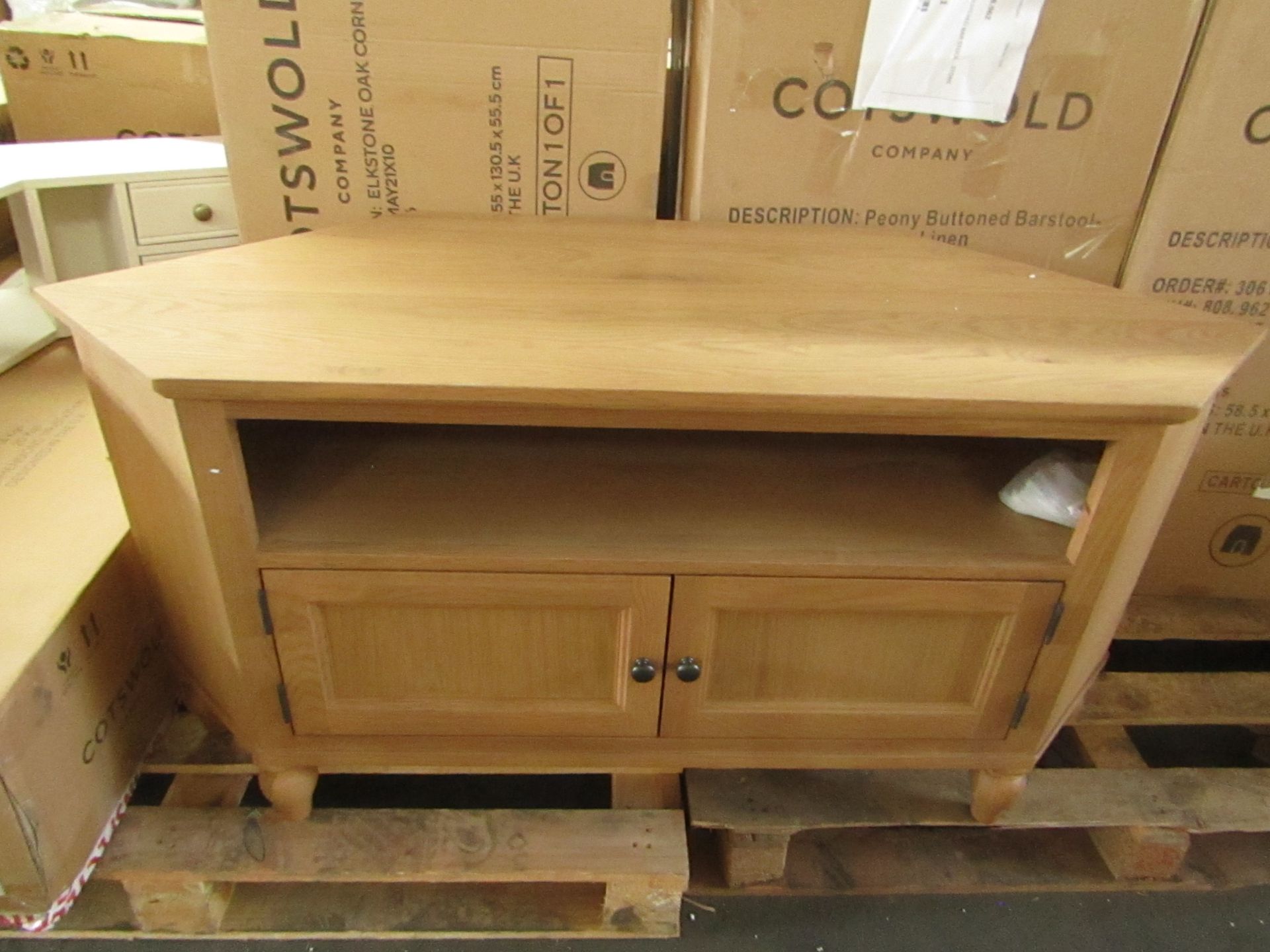 Cotswold Company Elkstone Mellow Oak Corner TV Cabinet - up to 56" RRP Â£445.00 - This item looks to